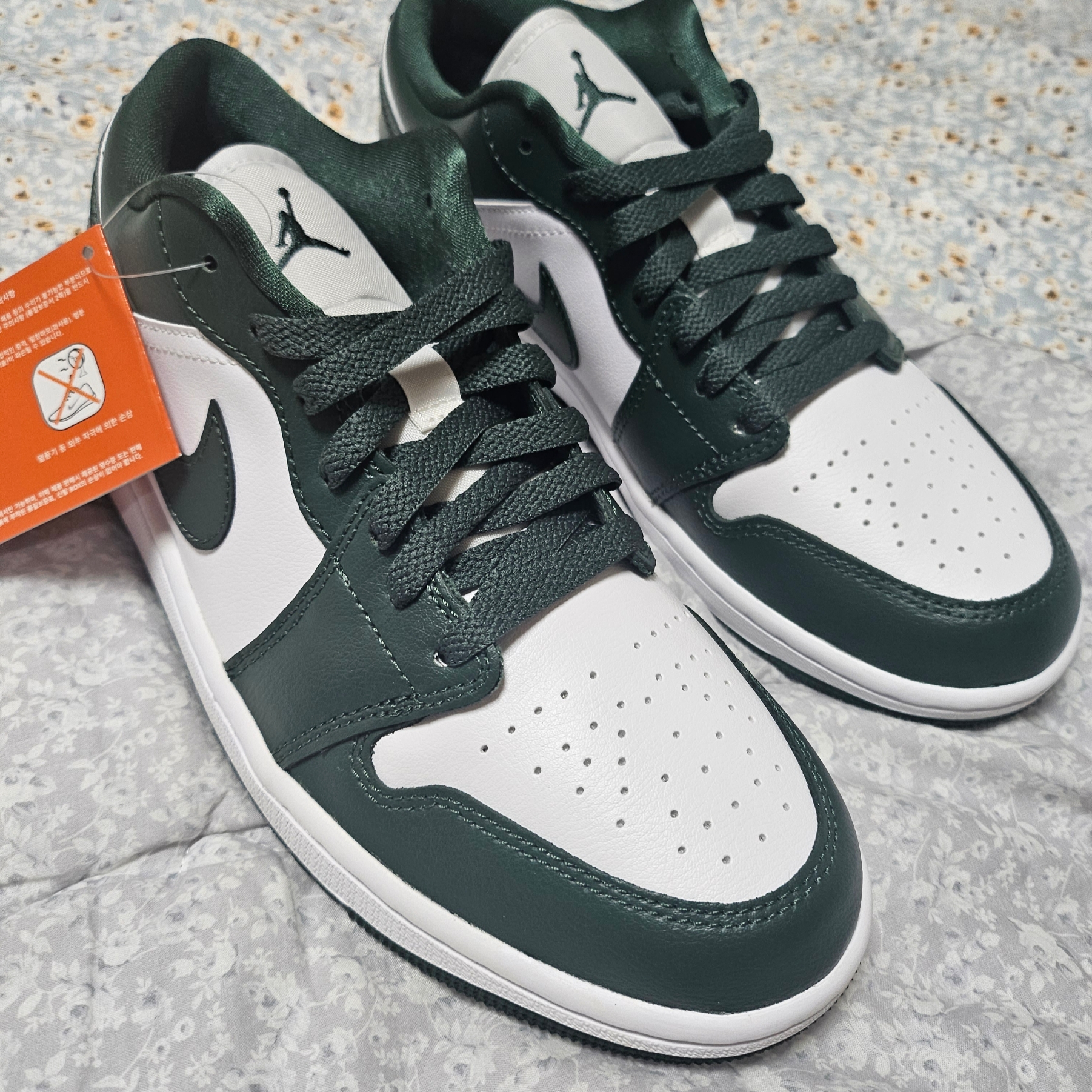 (W) Jordan 1 Low White Galactic Jade 착용 스타일