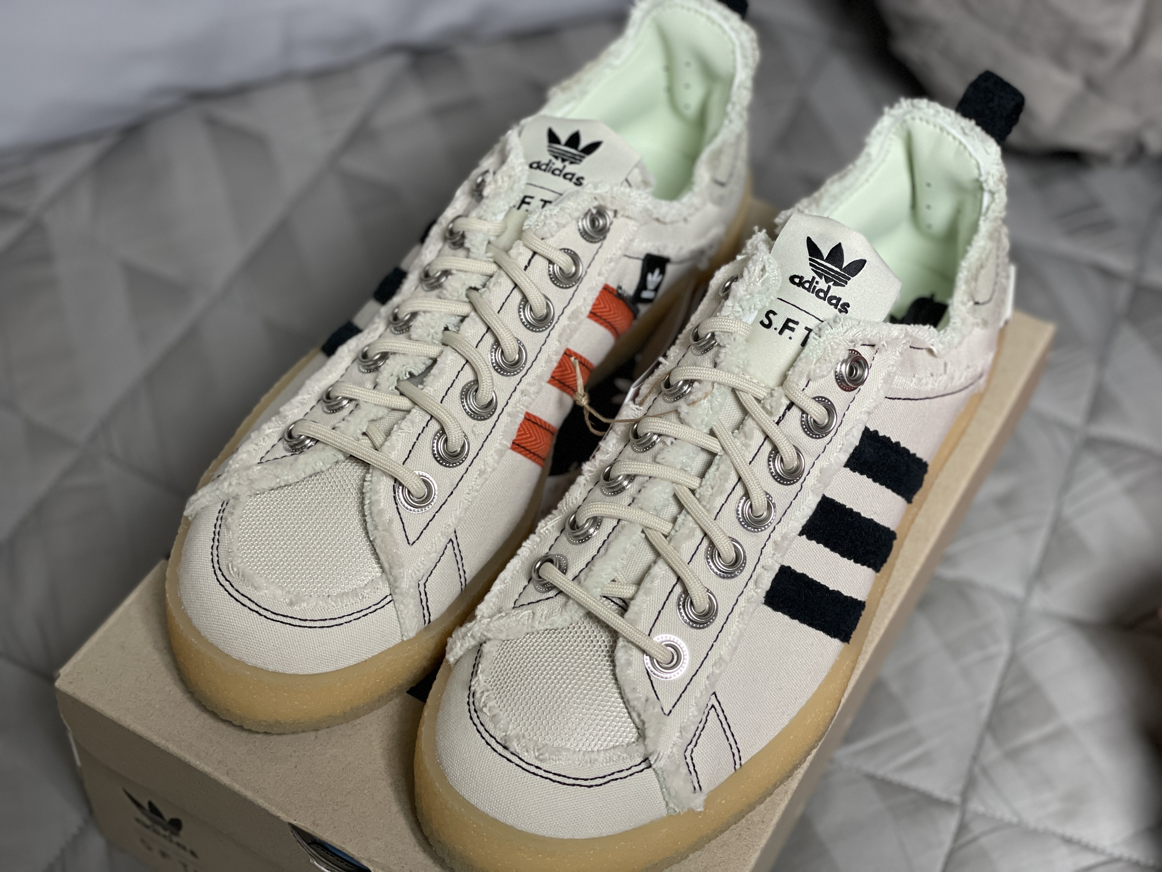 Adidas x Song for the Mute Campus 80s Bliss Core Black 착용 스타일 - 4