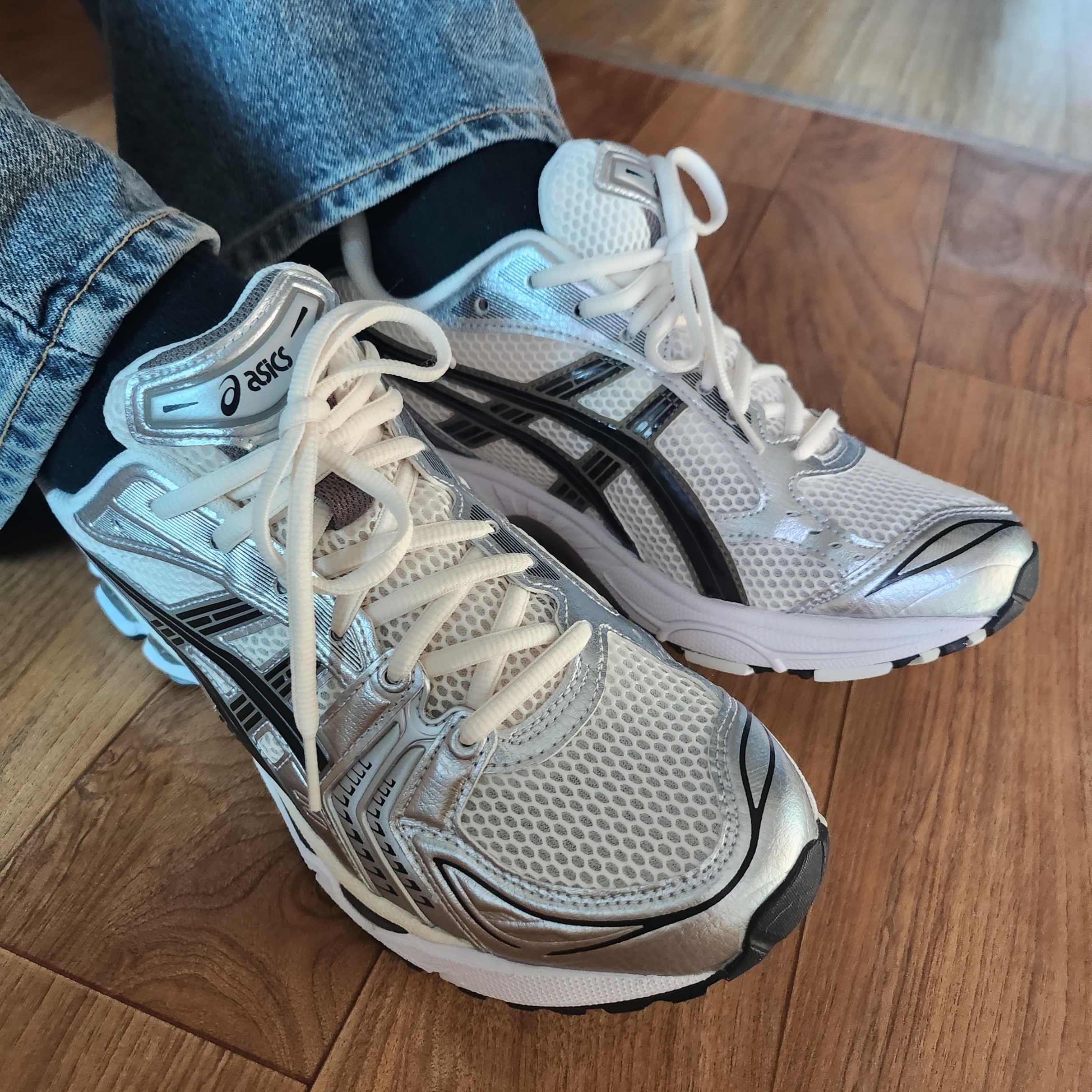 Asics Gel-Kayano 14 Cream Black 착용 스타일 - 1