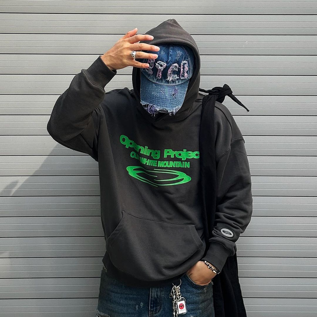Opening Project Identity Hoodie Charcoal, Opening Project Identity Hoodie Washed Black Blue 착용 스타일 - 1