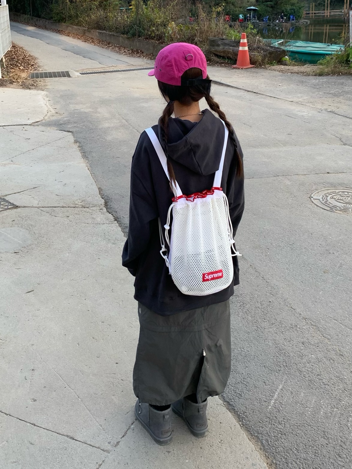 Supreme Waxed Cotton Camp Cap Magenta - 23FW, Supreme Mesh Small Backpack White - 23SS 착용 스타일