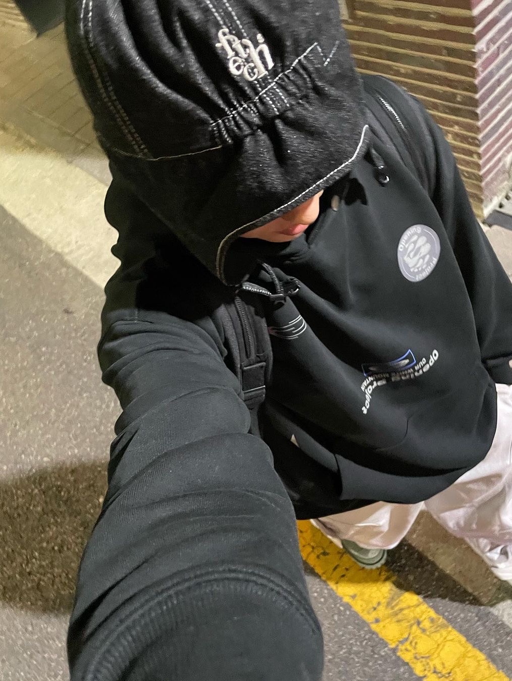 True Religion x Fetch Denim Cap Black, Opening Project Team Play Hoodie Black 착용 스타일 - 2