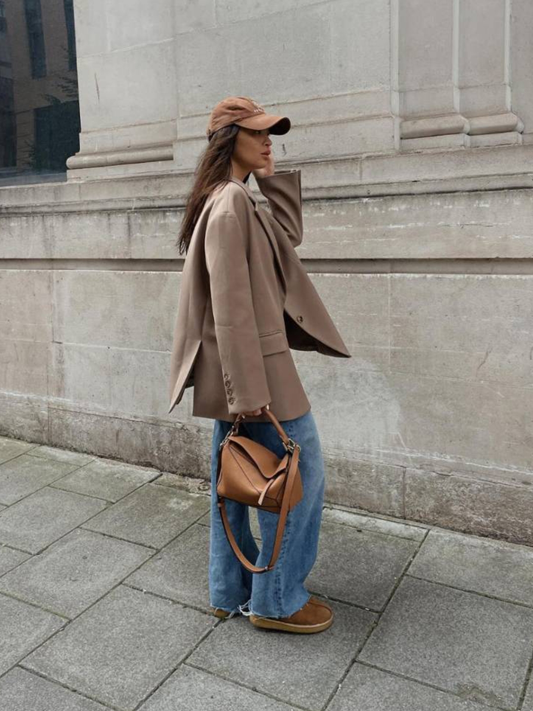 Loewe Mini Puzzle Bag in Classic Calfskin Tan, Adidas Gazelle Indoor Blue Dawn Collegiate Burgundy 착용 스타일 - 3