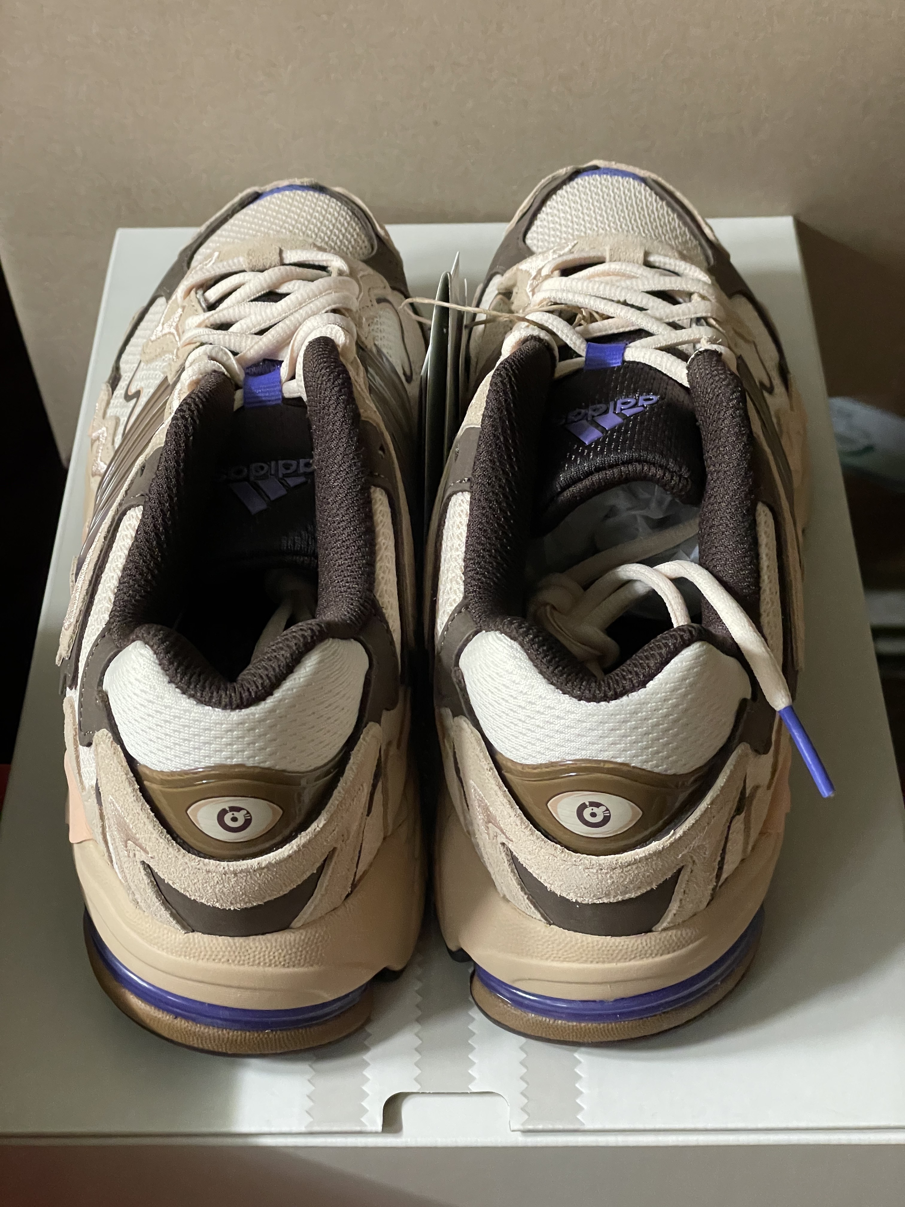 Adidas x Bad Bunny Response CL Ecru Tint 착용 스타일 - 5