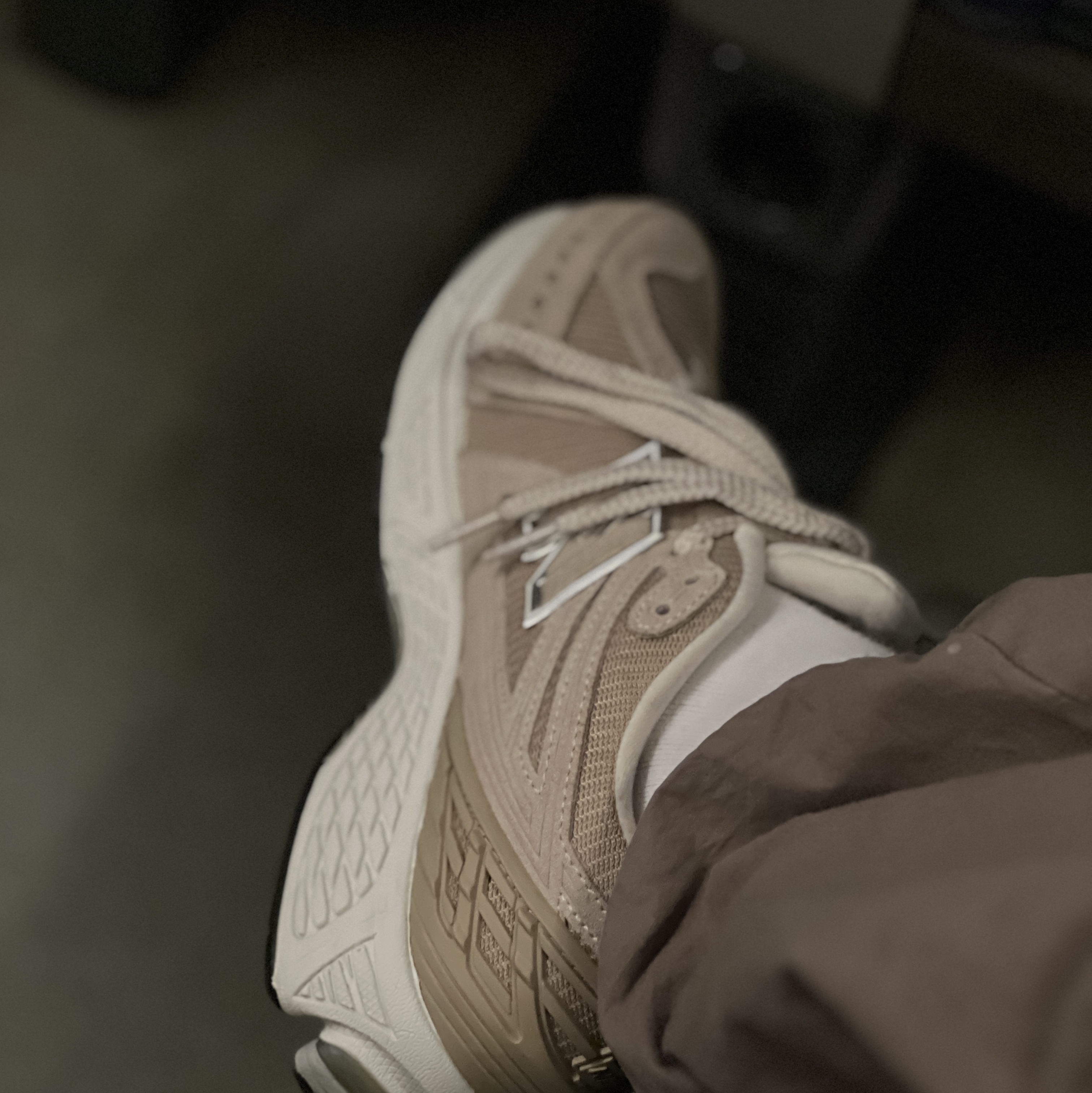 New Balance 1906R Mindful Grey 착용 스타일 - 1