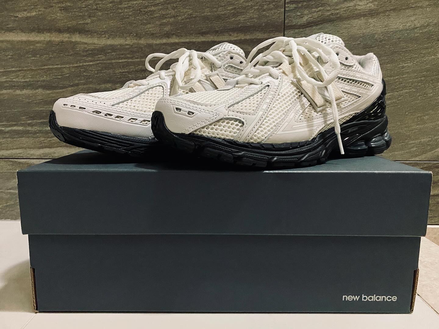 New Balance x Comme des Garcons Homme 1906R White 착용 스타일 - 1