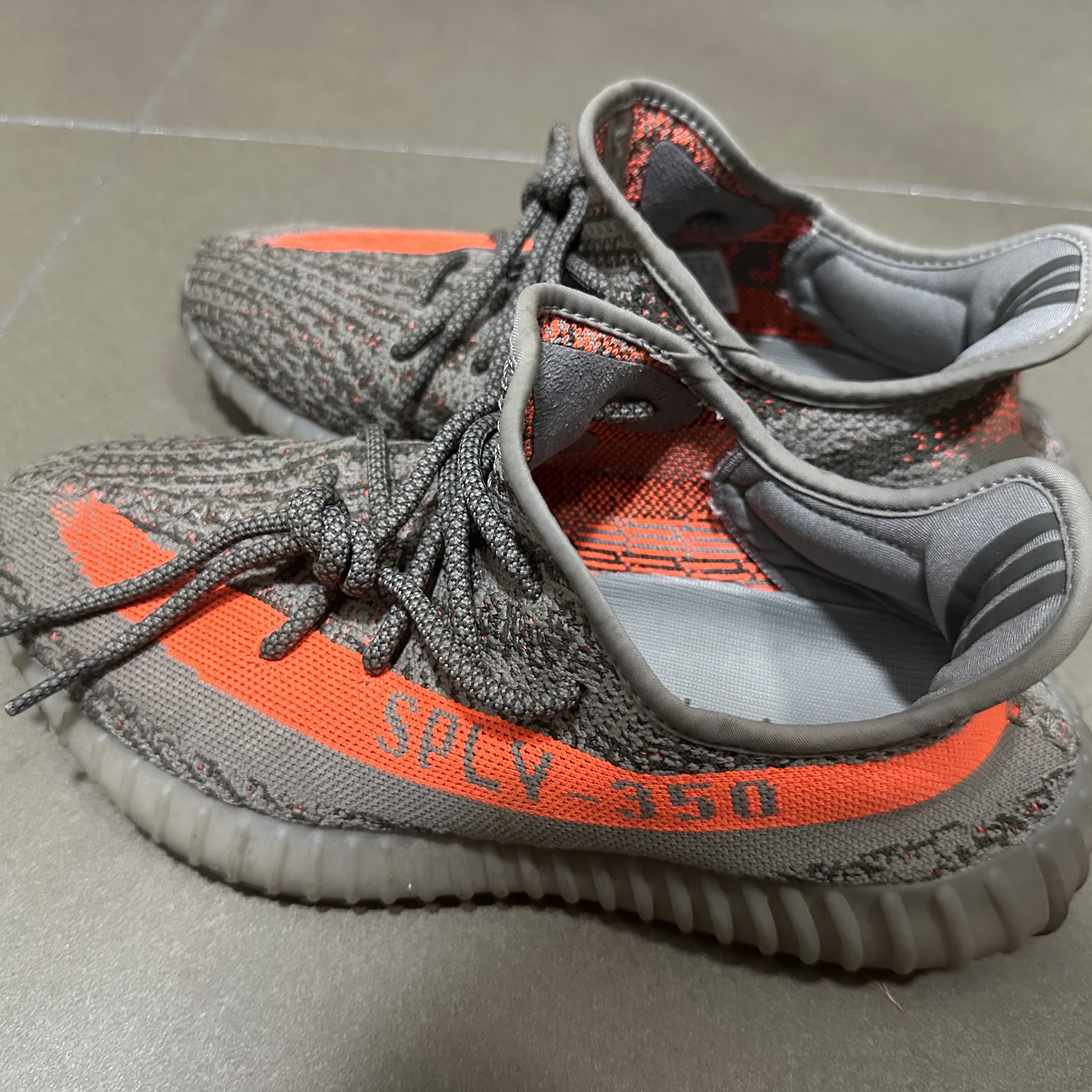 Adidas Yeezy Boost 350 V2 Beluga - Reflective 착용 스타일