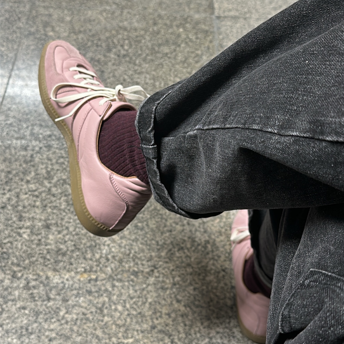 Reproduction of Found German Military Trainer 1700L Light Pink 착용 스타일