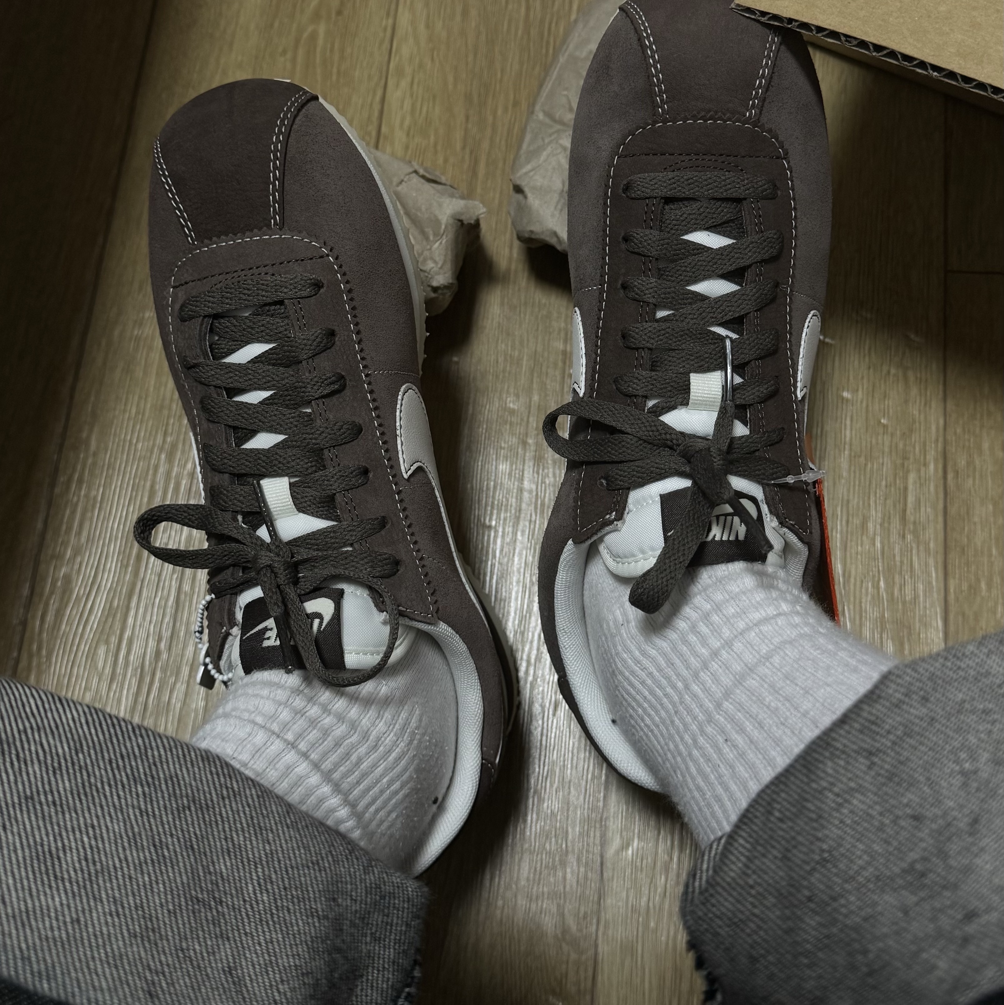 Nike Cortez SE Hangul Day Baroque Brown Sail 착용 스타일 - 3