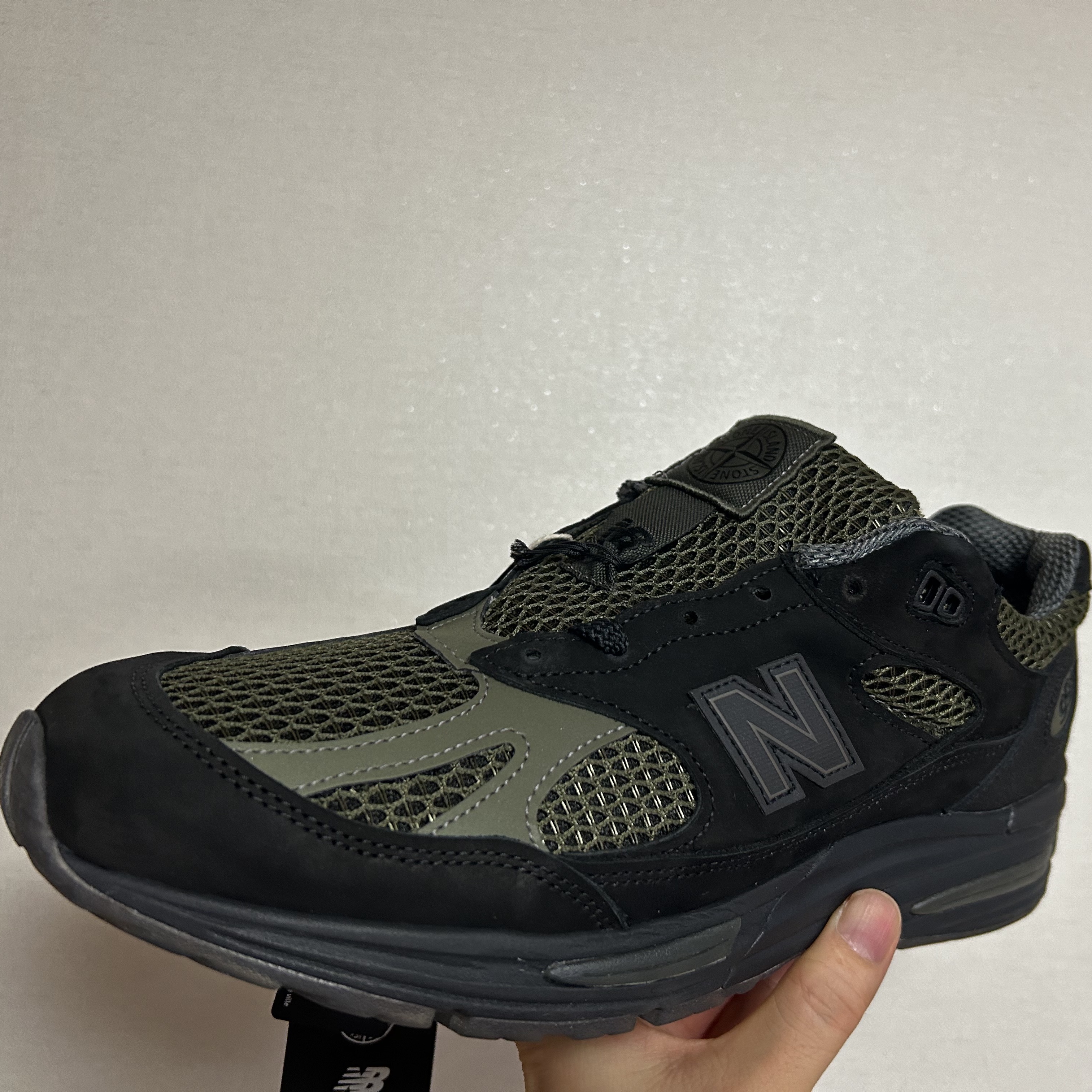 New Balance x Stone Island 991v2 Made in UK Black Olive Night 착용 스타일 - 4