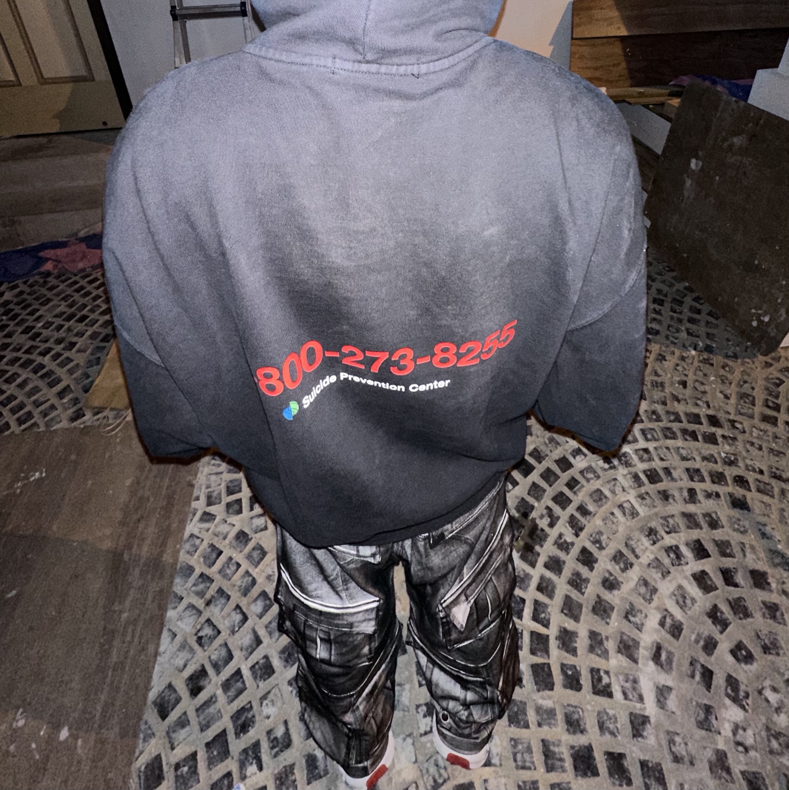 Project G/R SPC Cropped Distressed Zip Hoodie Washed Black, Project G/R Painted Denim Cargo Dirty White 착용 스타일 - 6