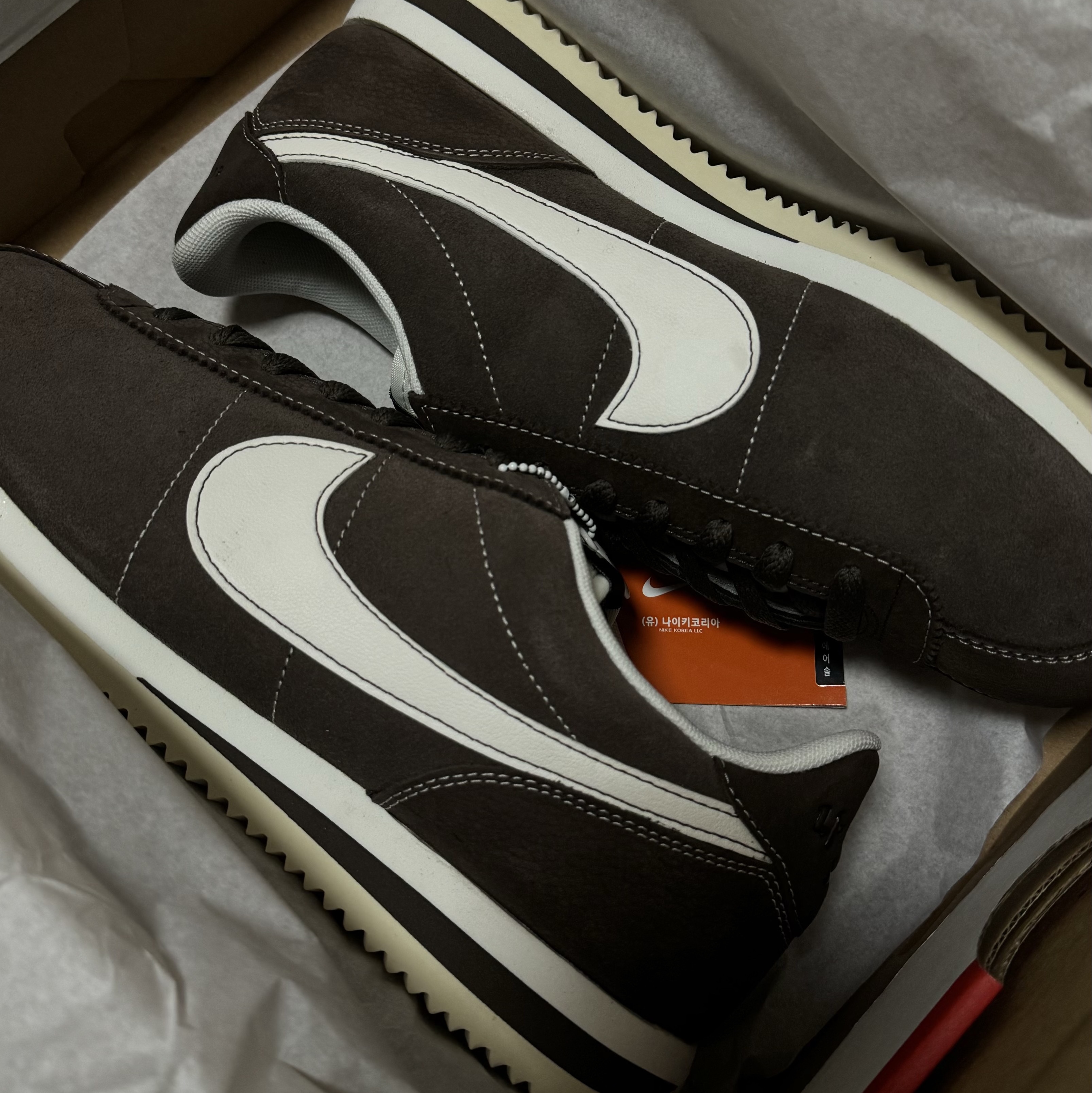 Nike Cortez SE Hangul Day Baroque Brown Sail 착용 스타일 - 2