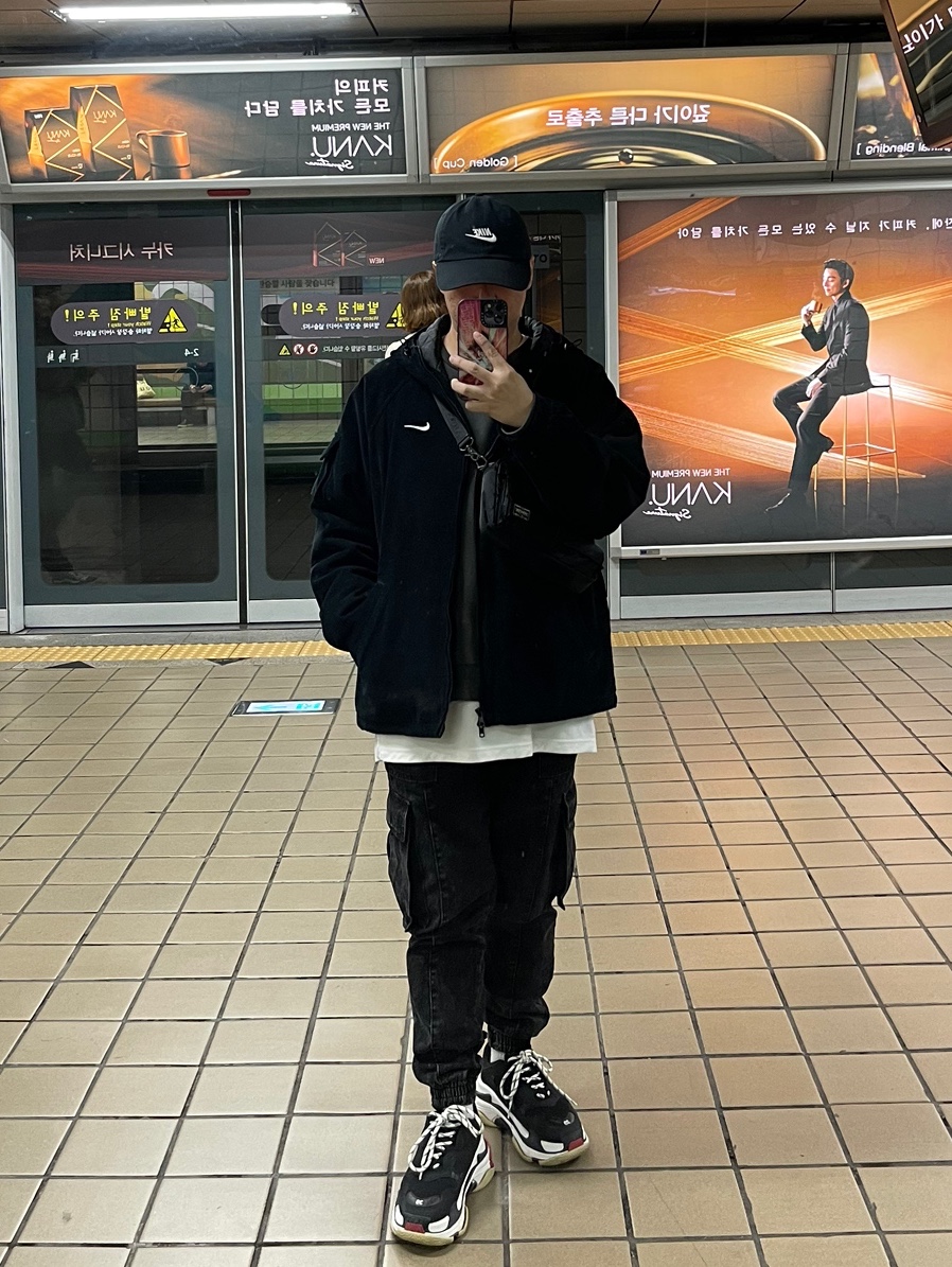 Balenciaga Triple S Sneakers Black Red 2022, Supreme x Nike Arc Corduroy Hooded Jacket Black - 22SS 착용 스타일