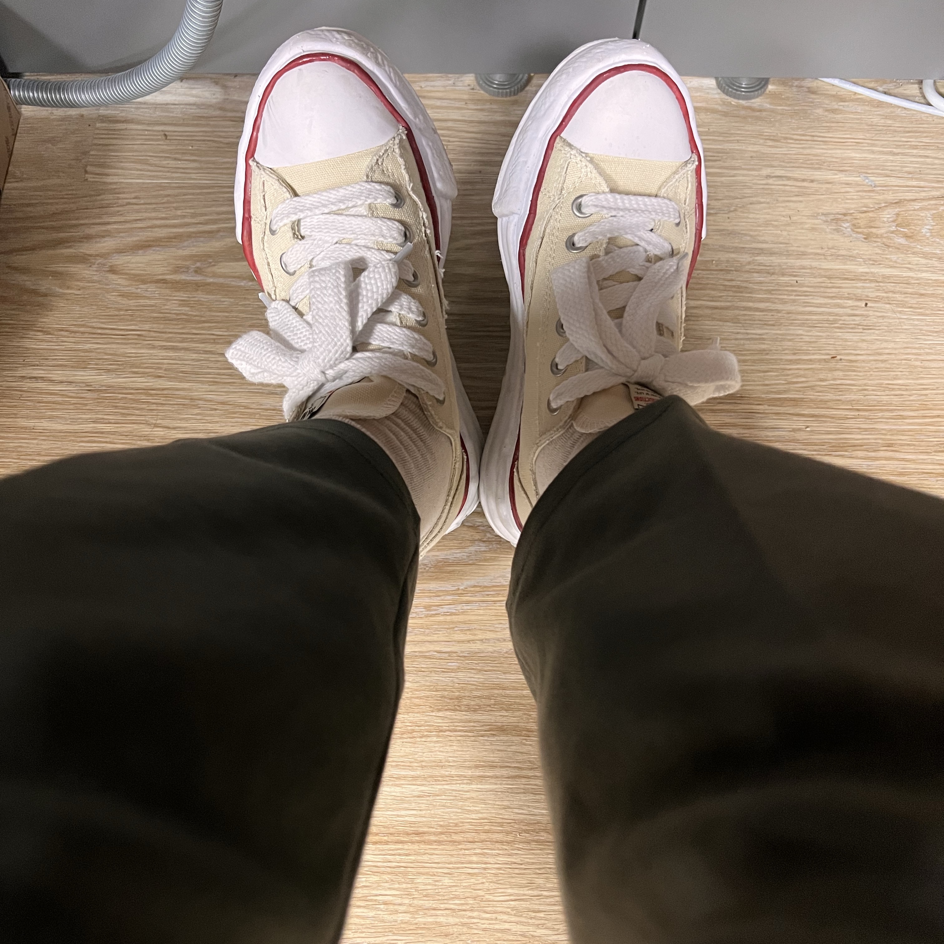 Maison Mihara Yasuhiro Peterson OG Sole Canvas Low-top Sneakers Natural 착용 스타일
