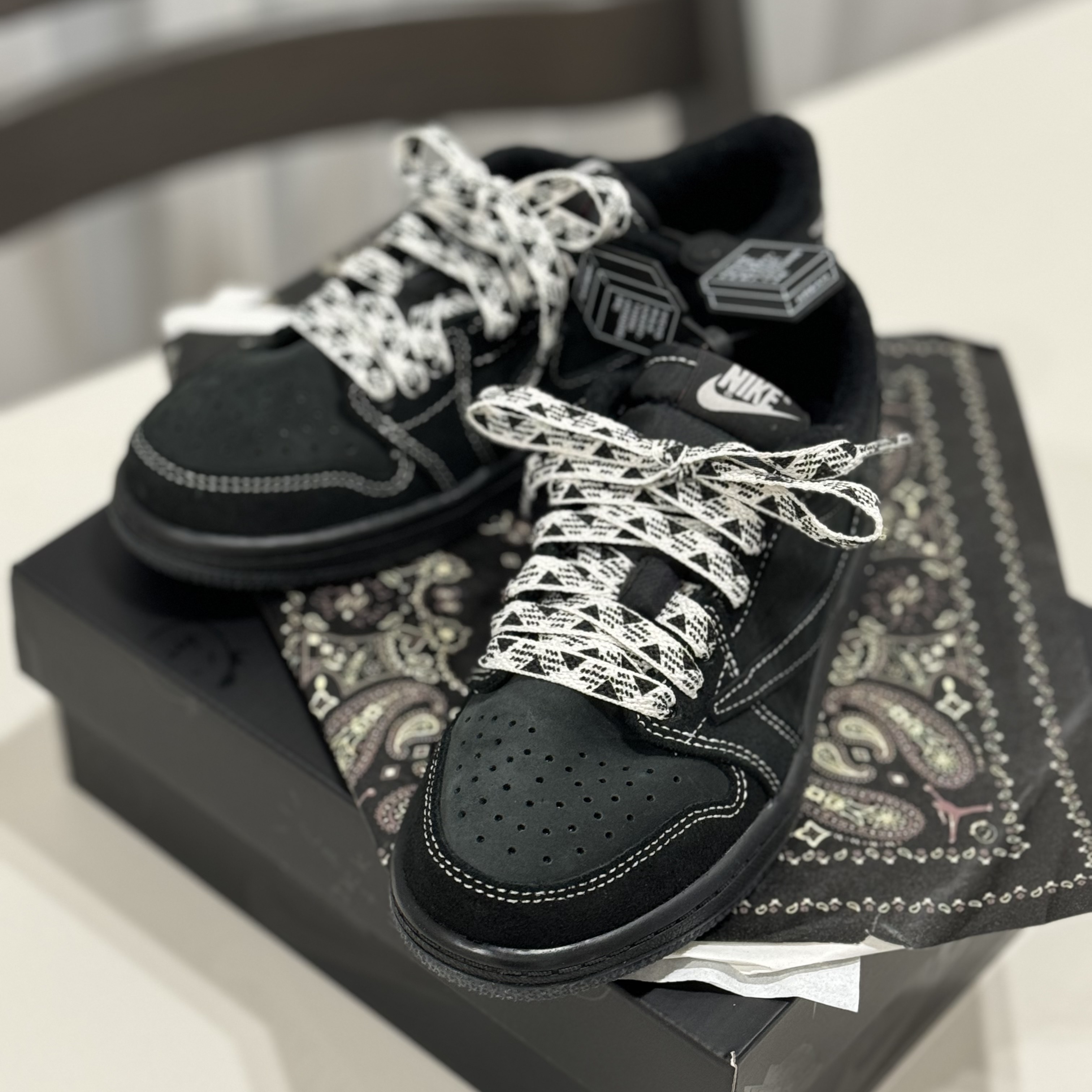 (PS) Jordan 1 x Travis Scott Retro Low OG SP Black Phantom 착용 스타일