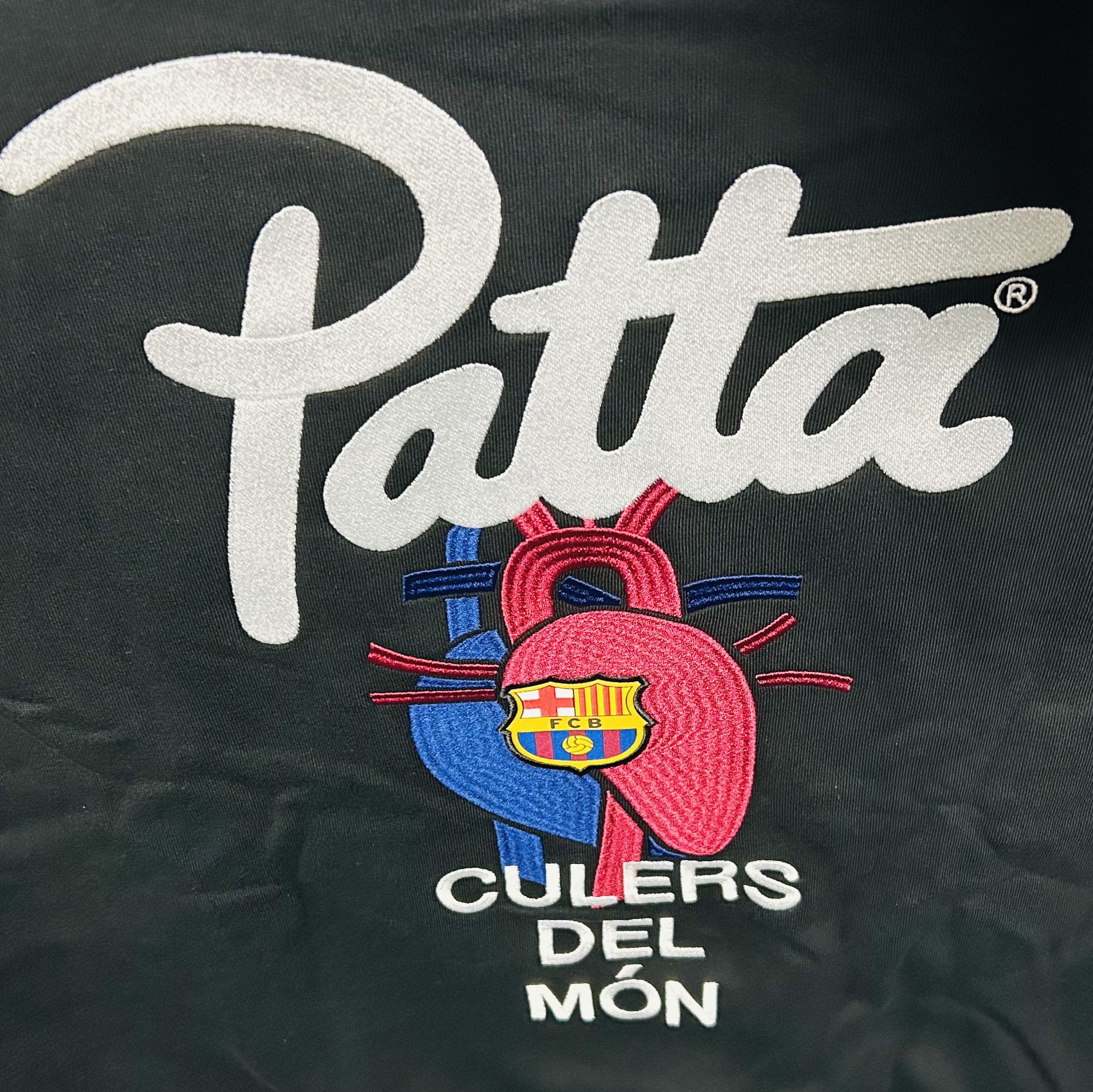 Nike x Patta x FC Barcelona Solo Swoosh Hoodie Culers del Món (FD4147-010) 착용 스타일 - 2