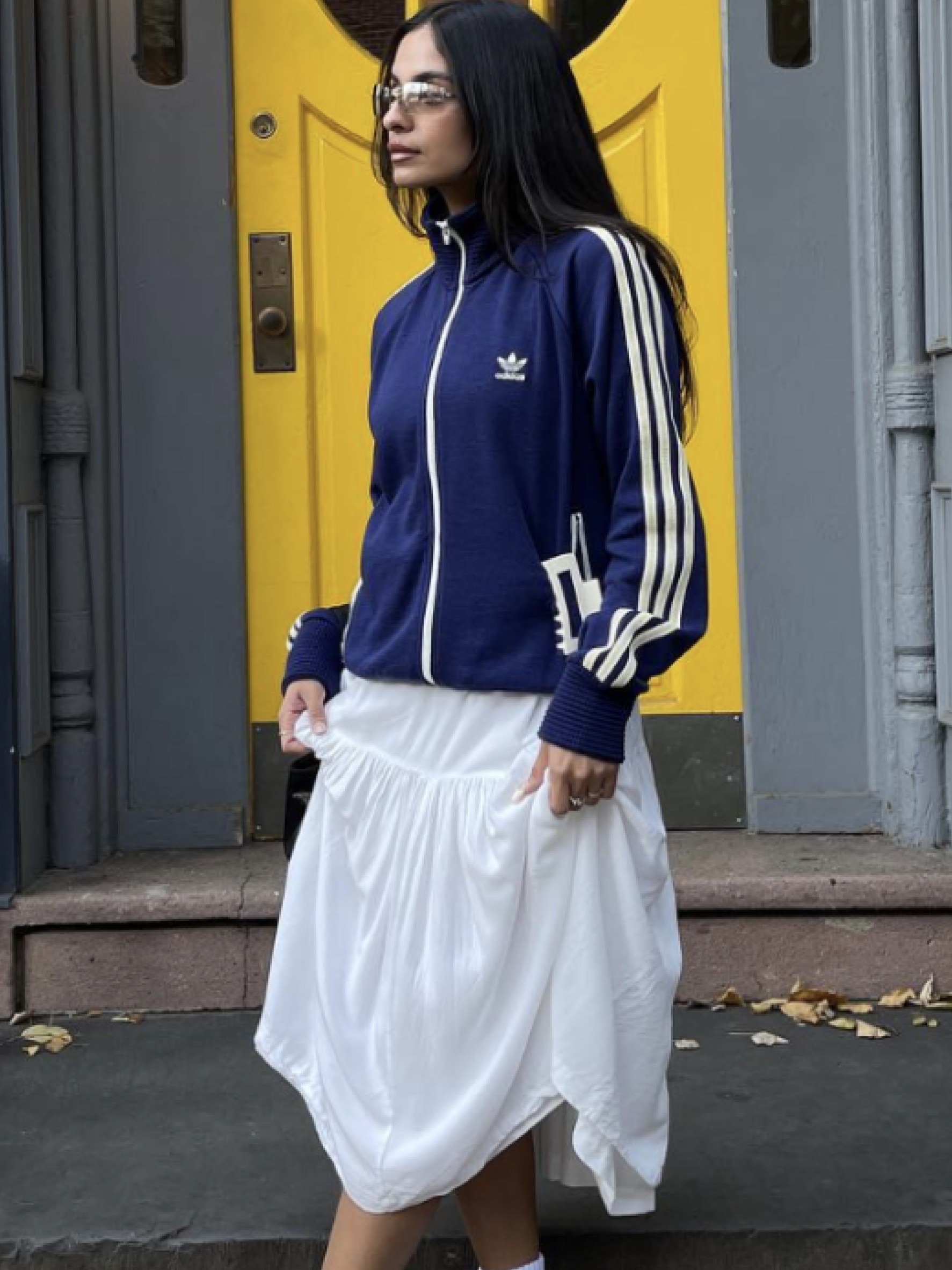 Balenciaga x Adidas Cropped Sweatpants Navy Blue, (Kids) Burberry Check Stretch Cotton Pleated Skirt Archive Beige 착용 스타일 - 5