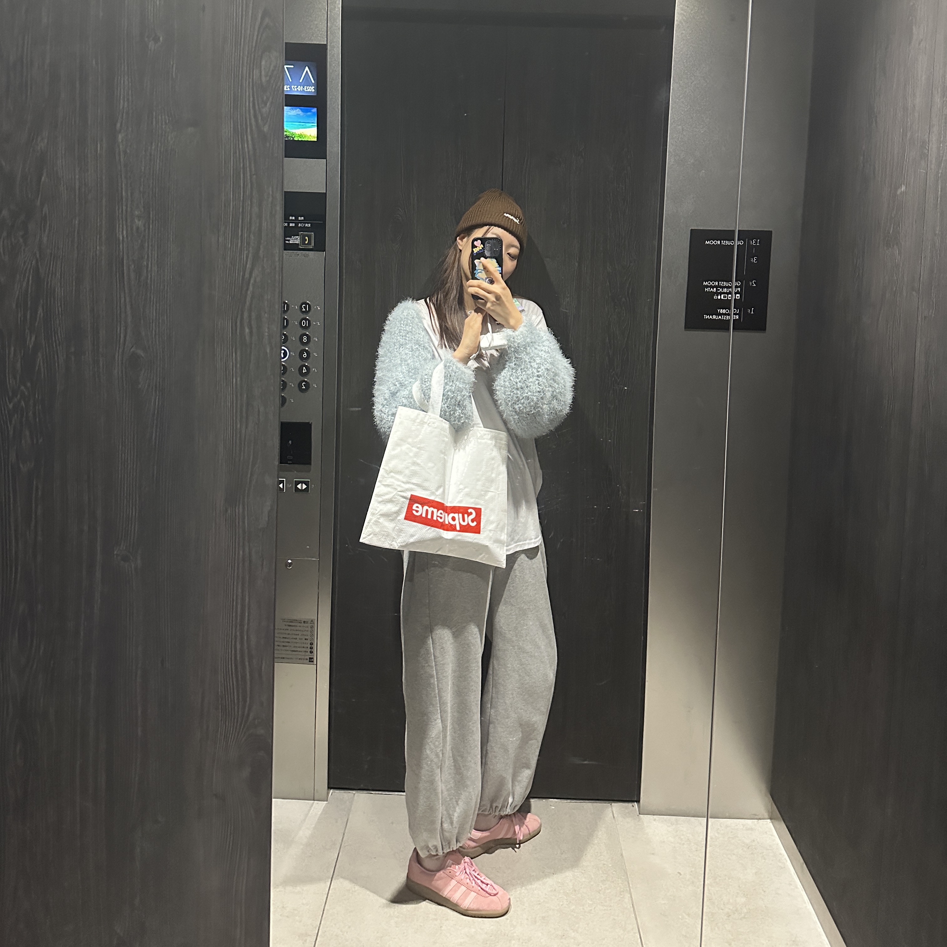Adidas Bermuda Glow Pink 착용 스타일