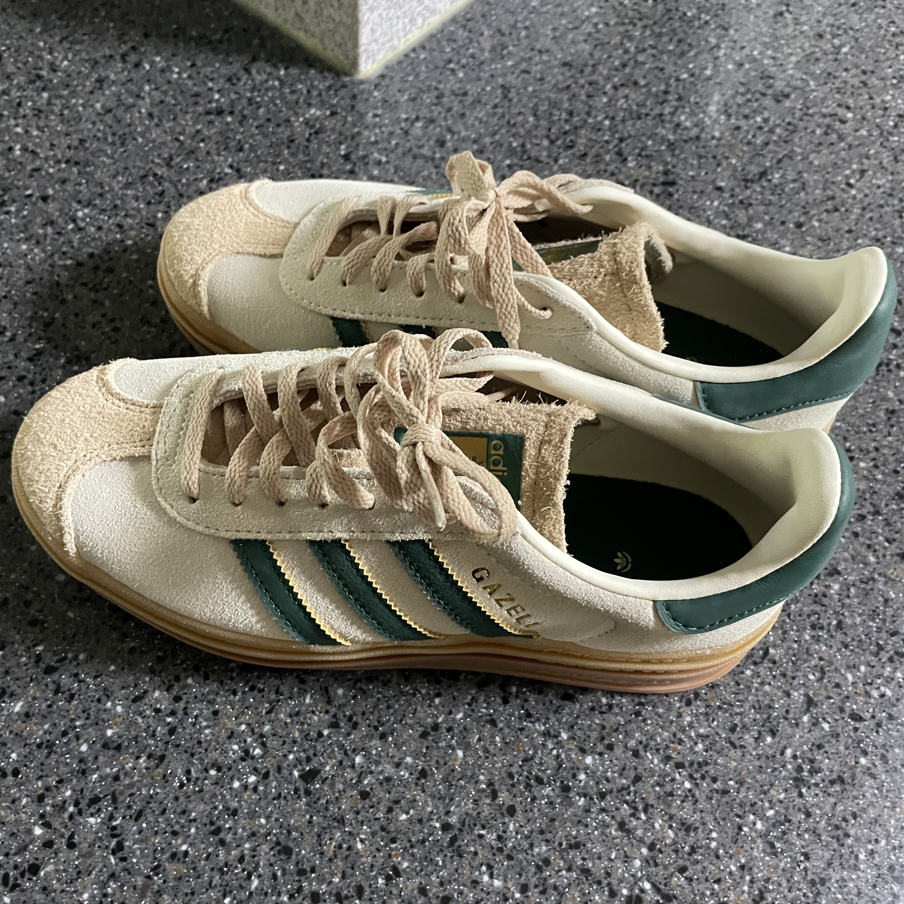 (W) Adidas Gazelle Bold Cream White Collegiate Green 착용 스타일