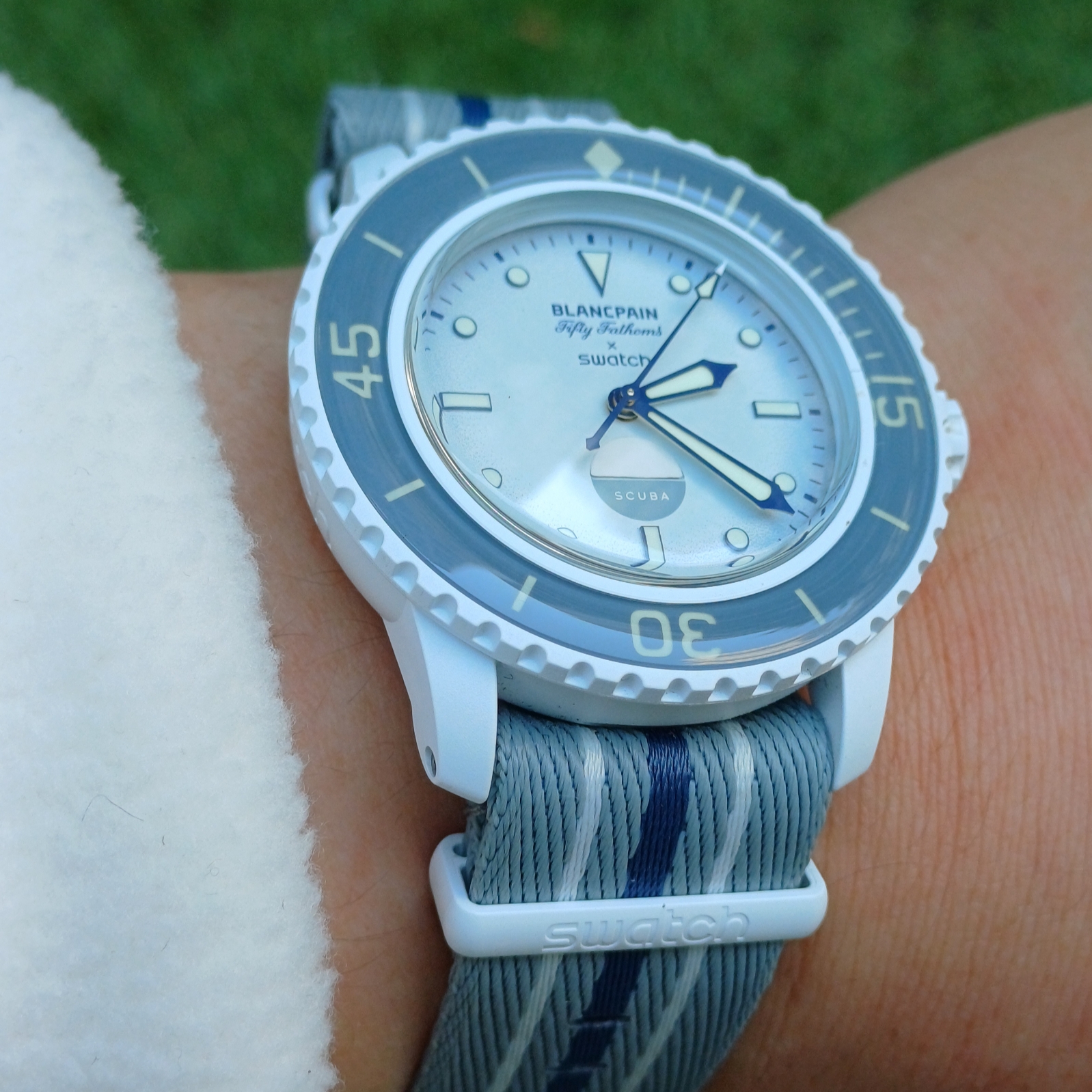 Swatch x Blancpain Bioceramic Antarctic Ocean 착용 스타일