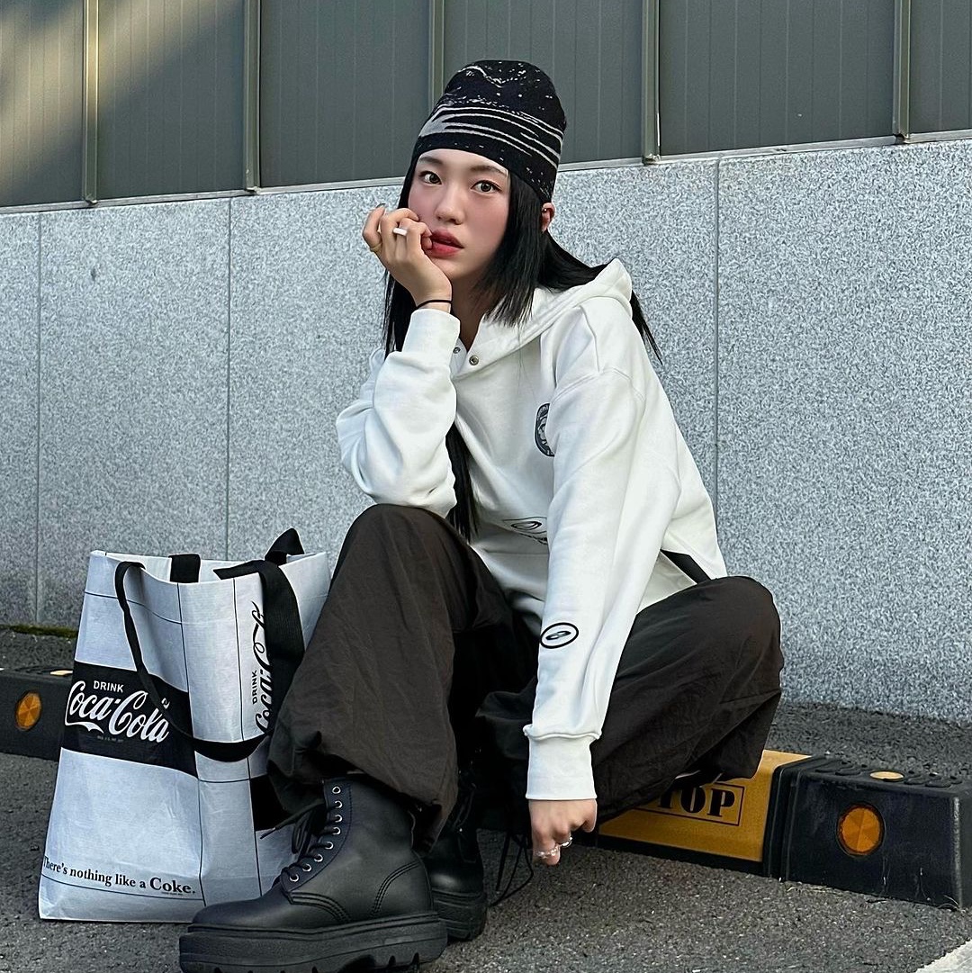 Opening Project Pixelated Logo Beanie Black, Opening Project Team Play Hoodie White 착용 스타일 - 2