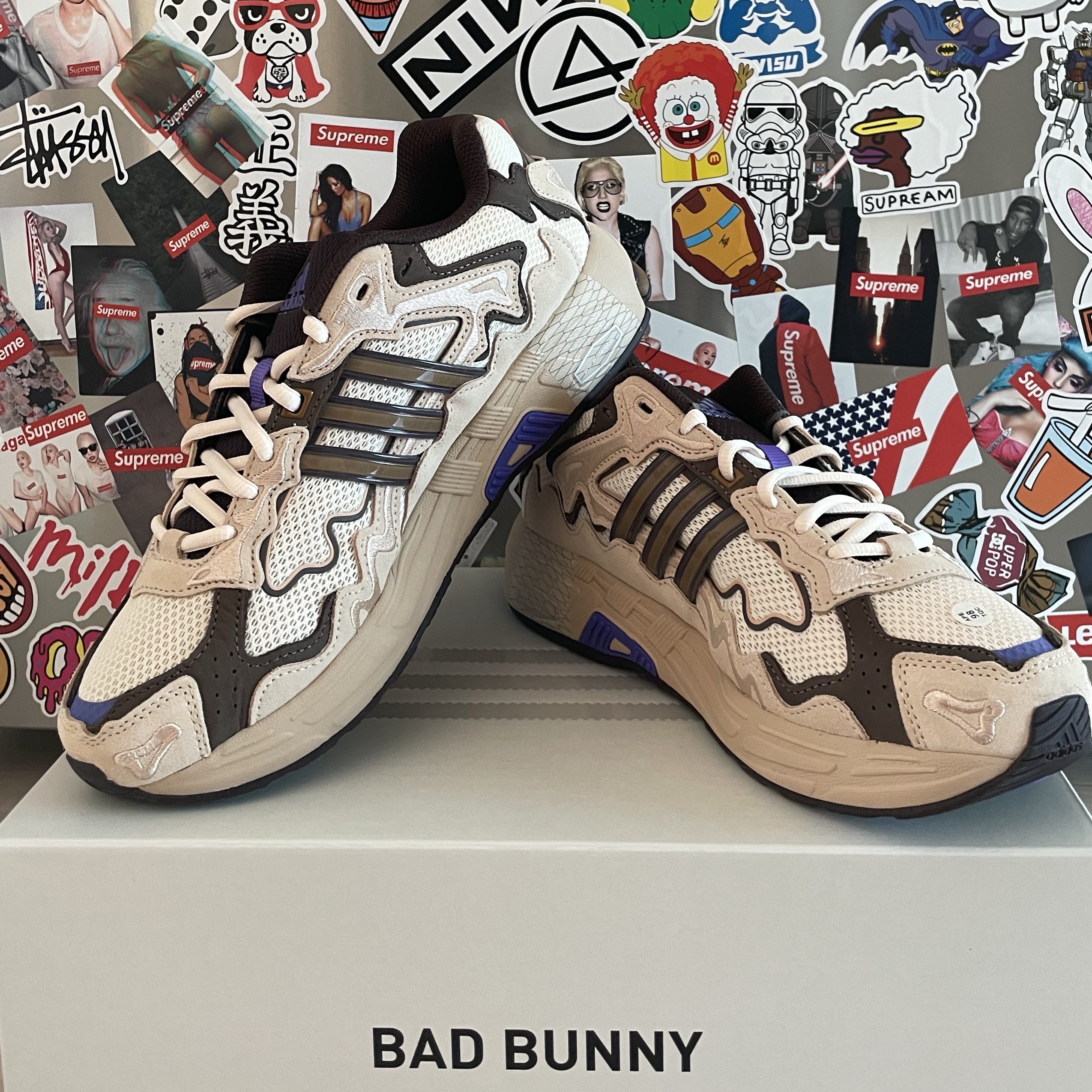 Adidas x Bad Bunny Response CL Ecru Tint 착용 스타일 - 1