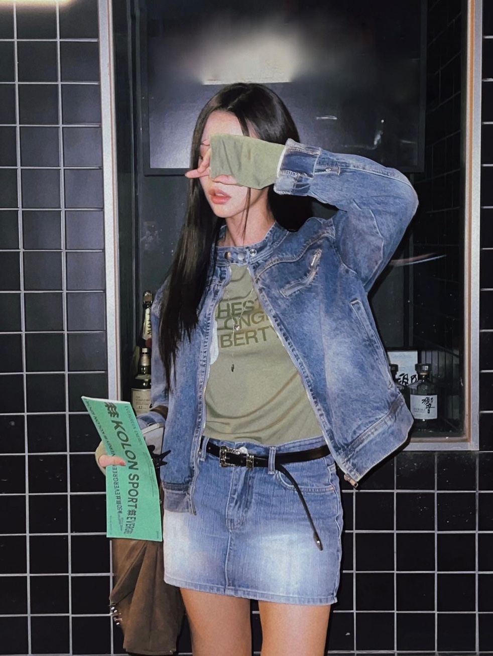 Millo Women Washed Denim Racing Jacket Vintage Blue, Millo Women Hole Raglan T-Shirt Green 착용 스타일 - 1