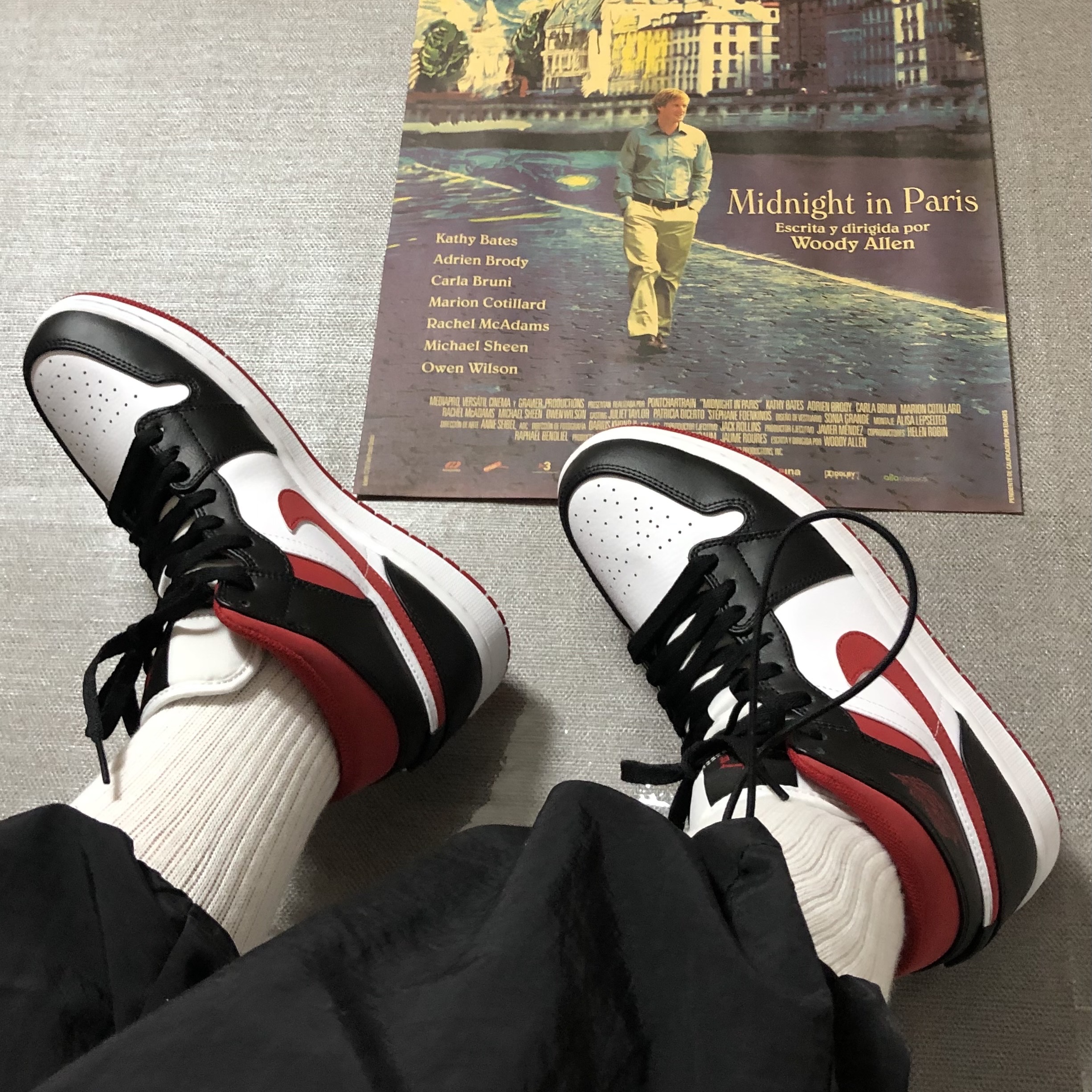 Jordan 1 Mid Gym Red Black White 착용 스타일 - 1