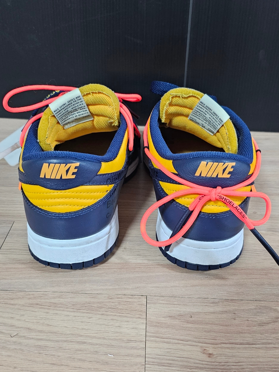 Nike x Off-White Dunk Low University Gold Midnight Navy 착용 스타일 - 4