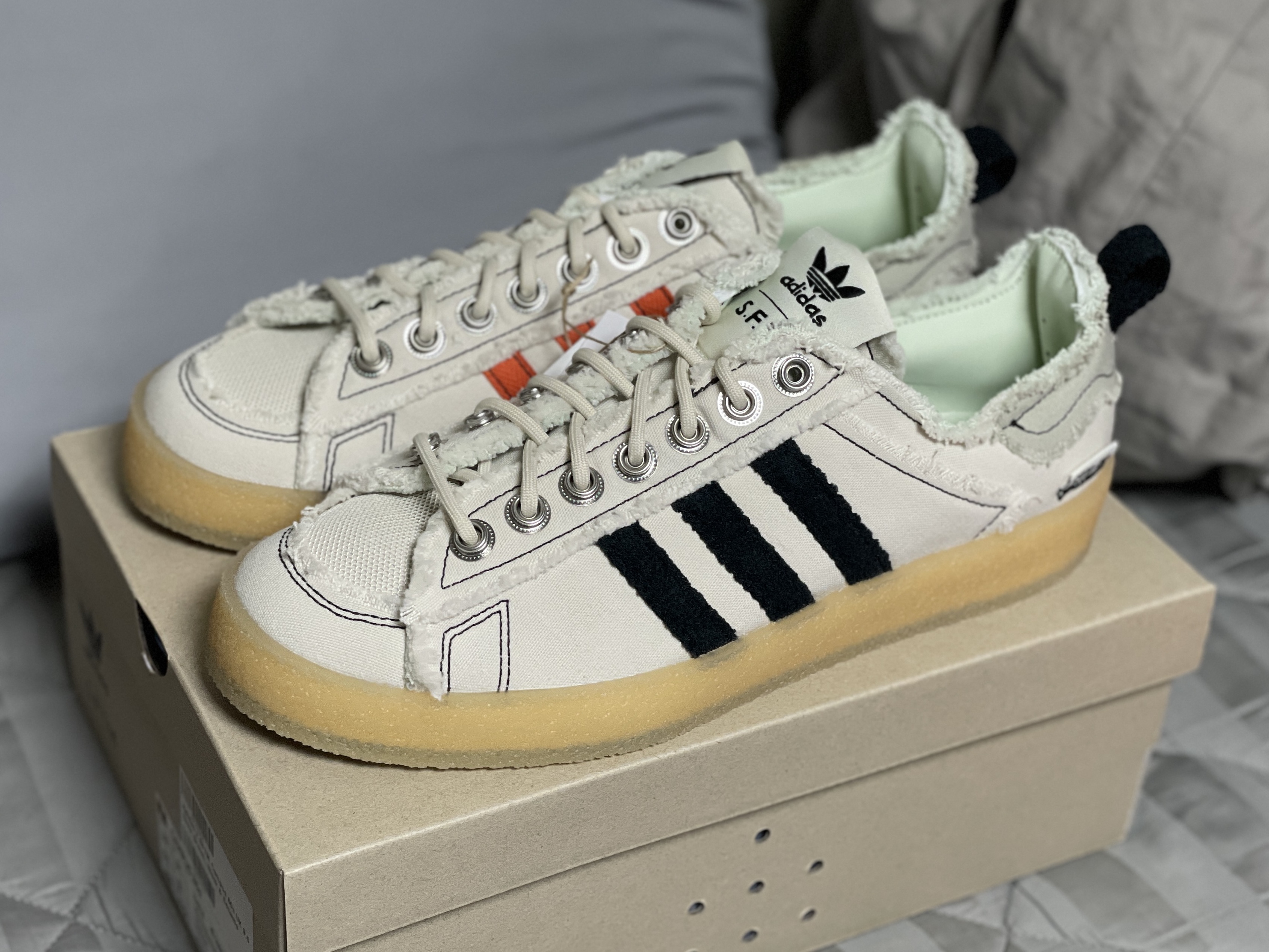 Adidas x Song for the Mute Campus 80s Bliss Core Black 착용 스타일 - 1