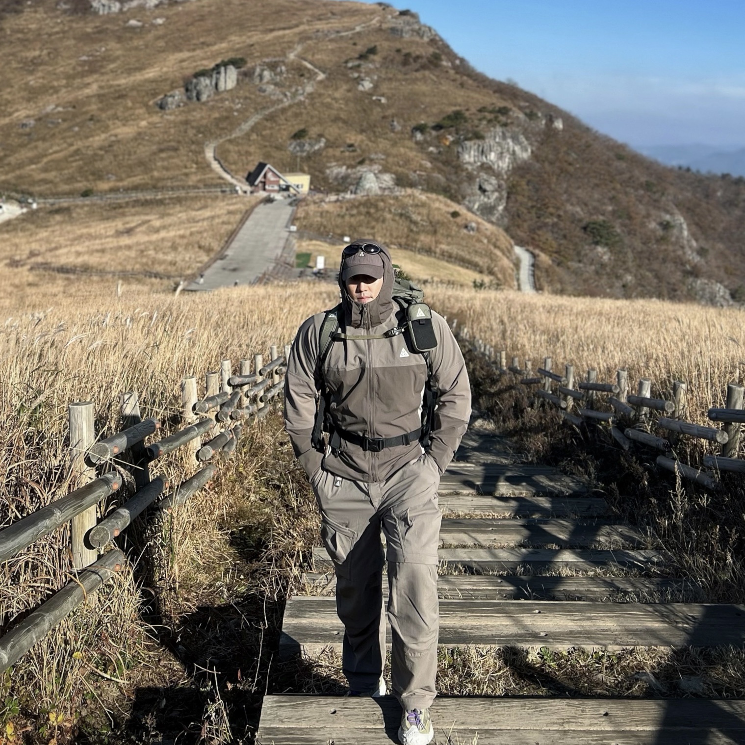Oakley Eye Jacket Redux Matte Black Frame Prizm Grey Lenses High Bridge Fit, Nike ACG Heritage 86 Cap Ironstone 착용 스타일