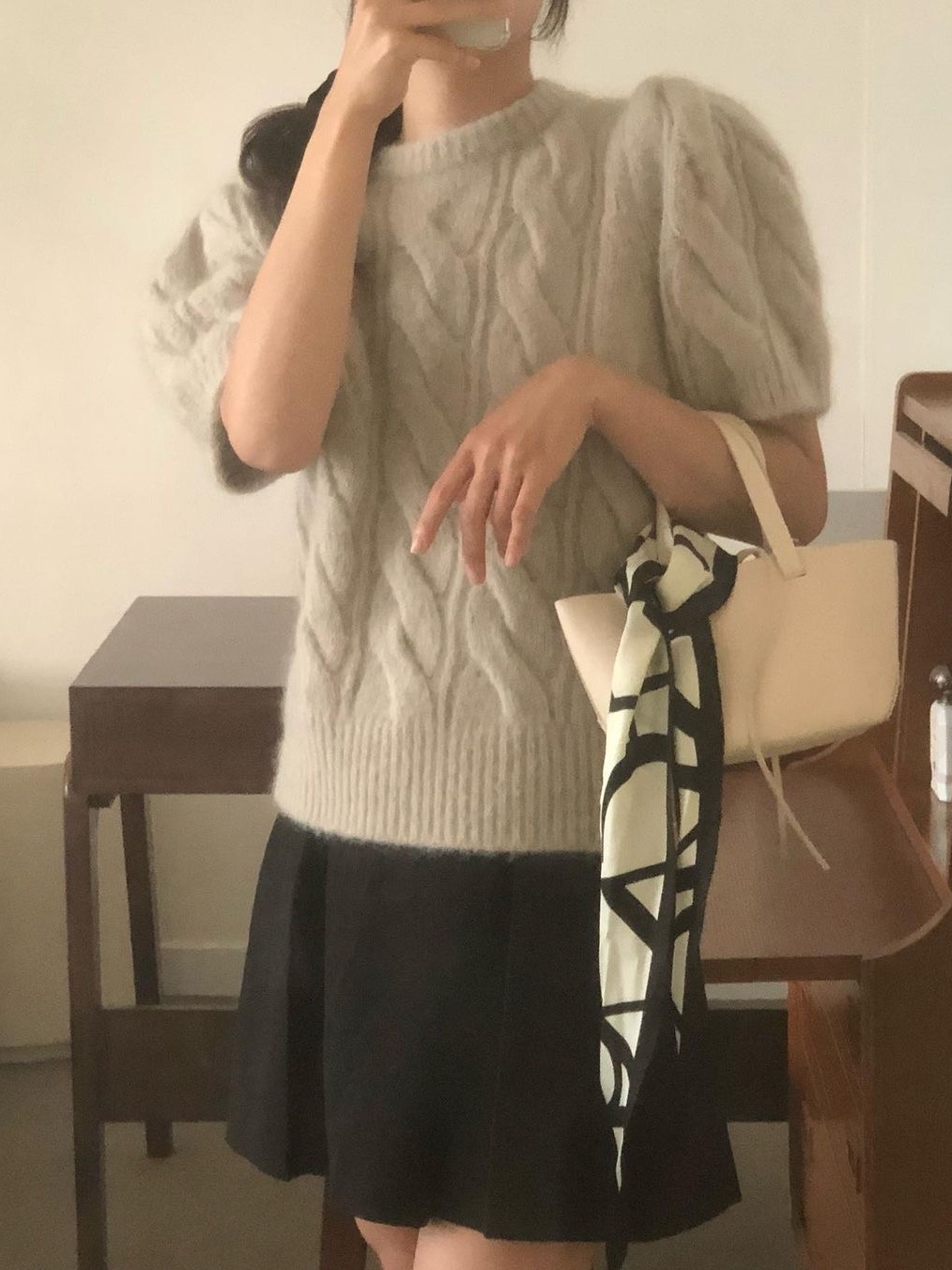 Kindersalmon Women Lily Half Knit Light Gray - FW23 착용 스타일 - 1