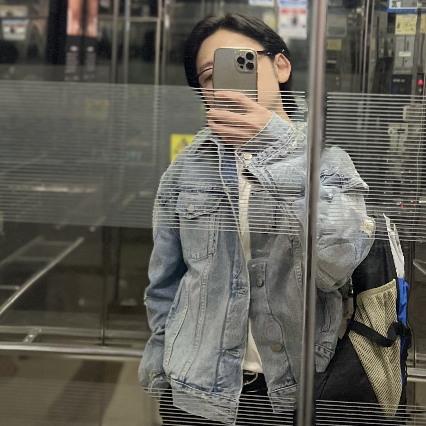 Yeezy Gap Engineered By Balenciaga Padded Denim Jacket Blue, Diesel B-1DR W Leather Belt with D Buckle Black 착용 스타일 - 1