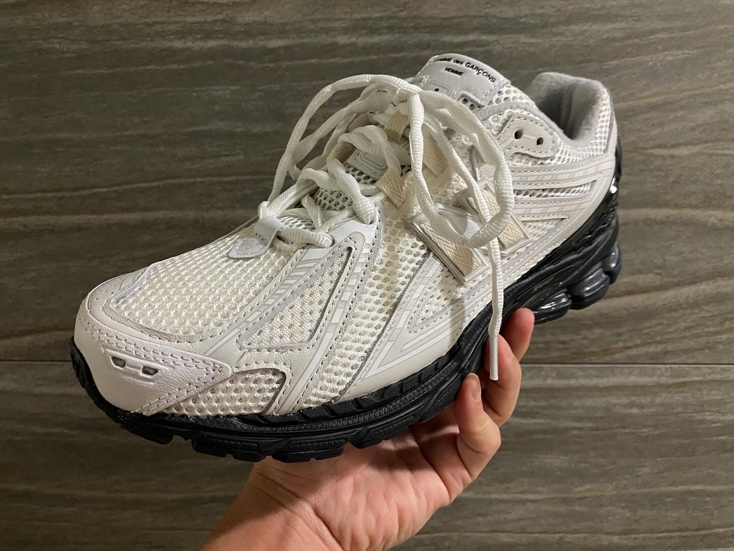 New Balance x Comme des Garcons Homme 1906R White 착용 스타일 - 3
