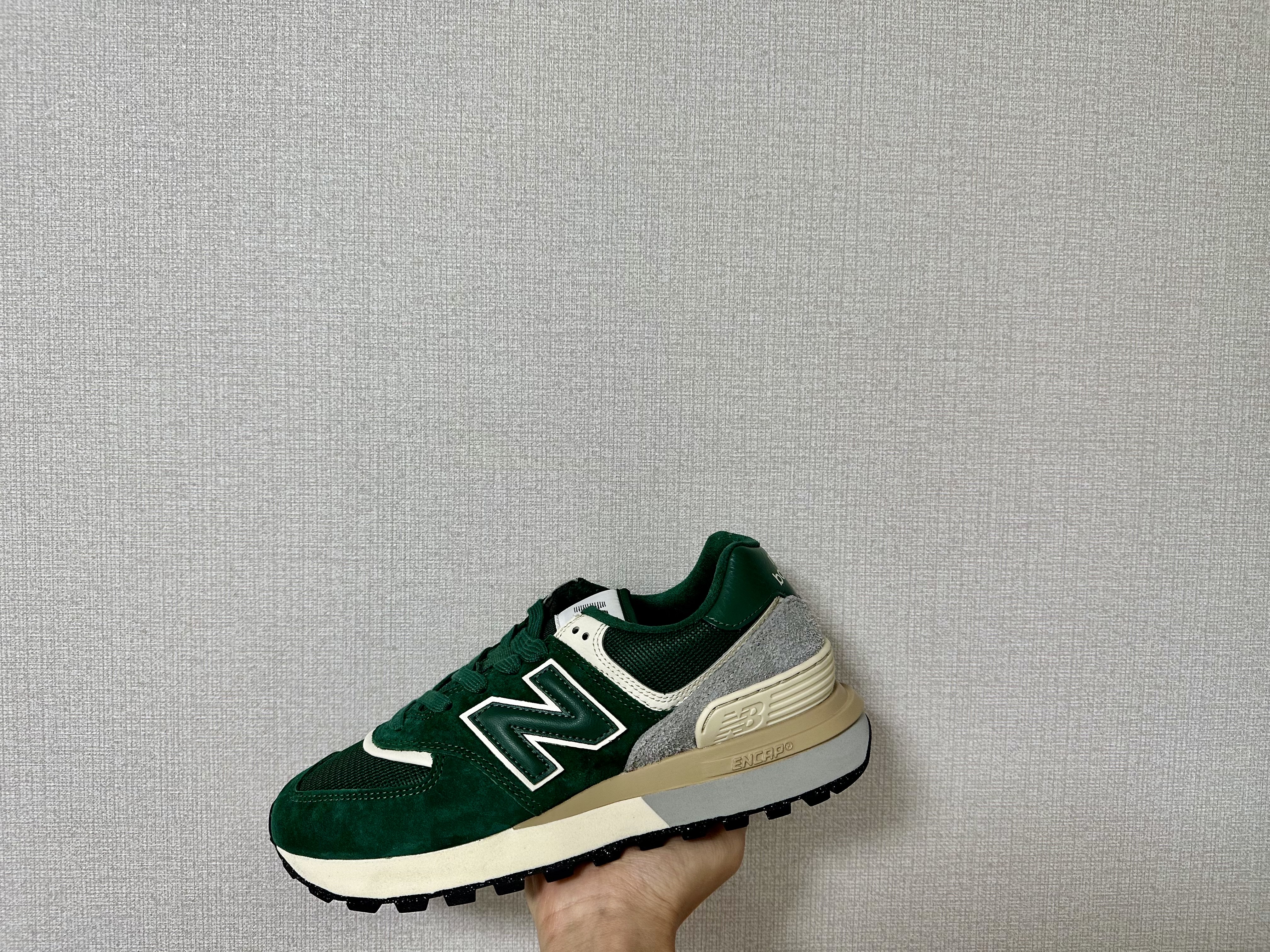 New Balance 574 Legacy Green, New Balance 574 Legacy White Green 착용 스타일 - 3