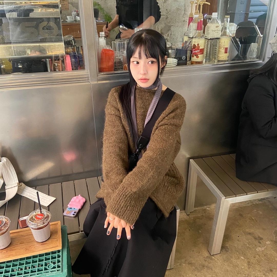 Millo Women Jersey Stripe Scarf Charcoal Gray 착용 스타일 - 1