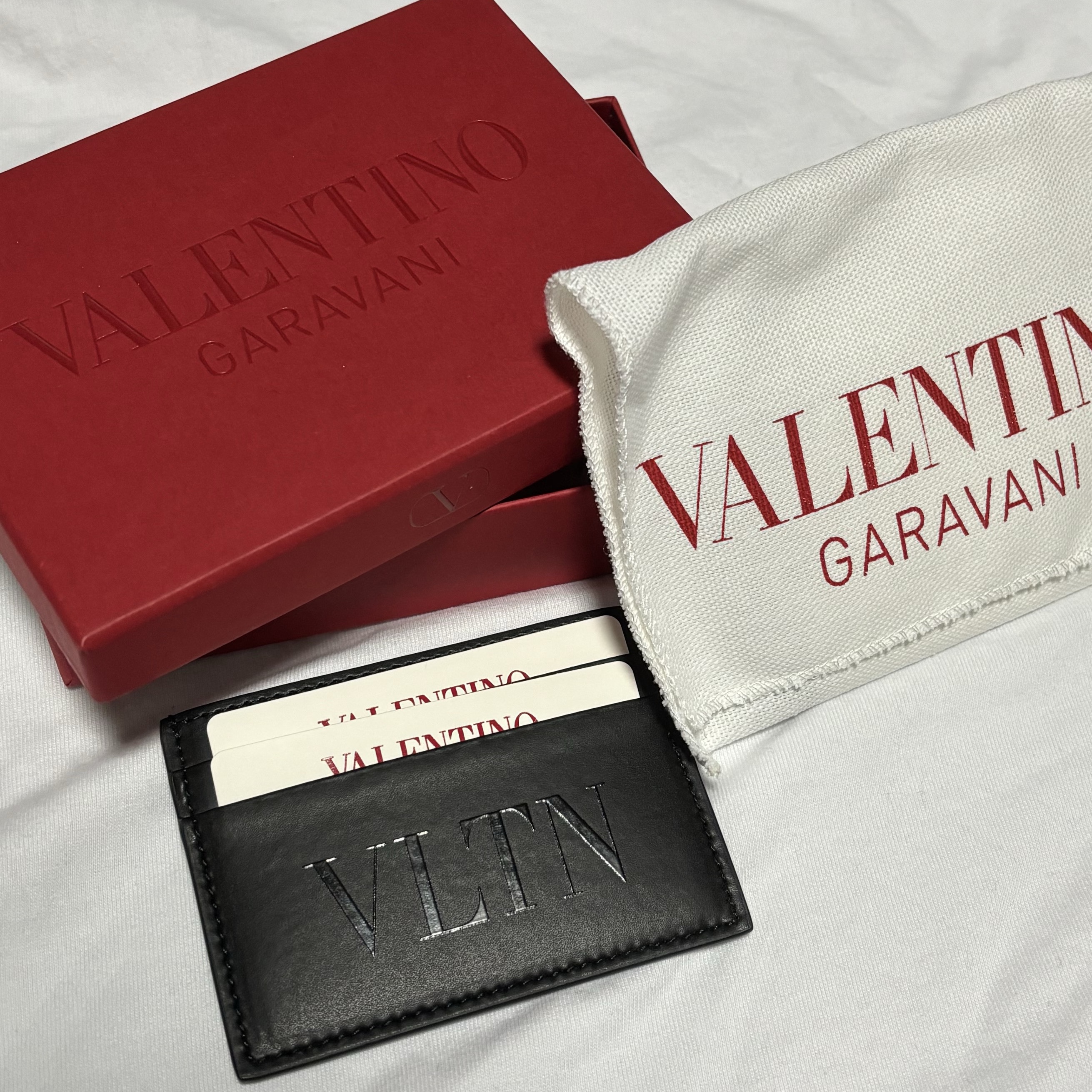 Valentino VLTN Card Case Black 착용 스타일