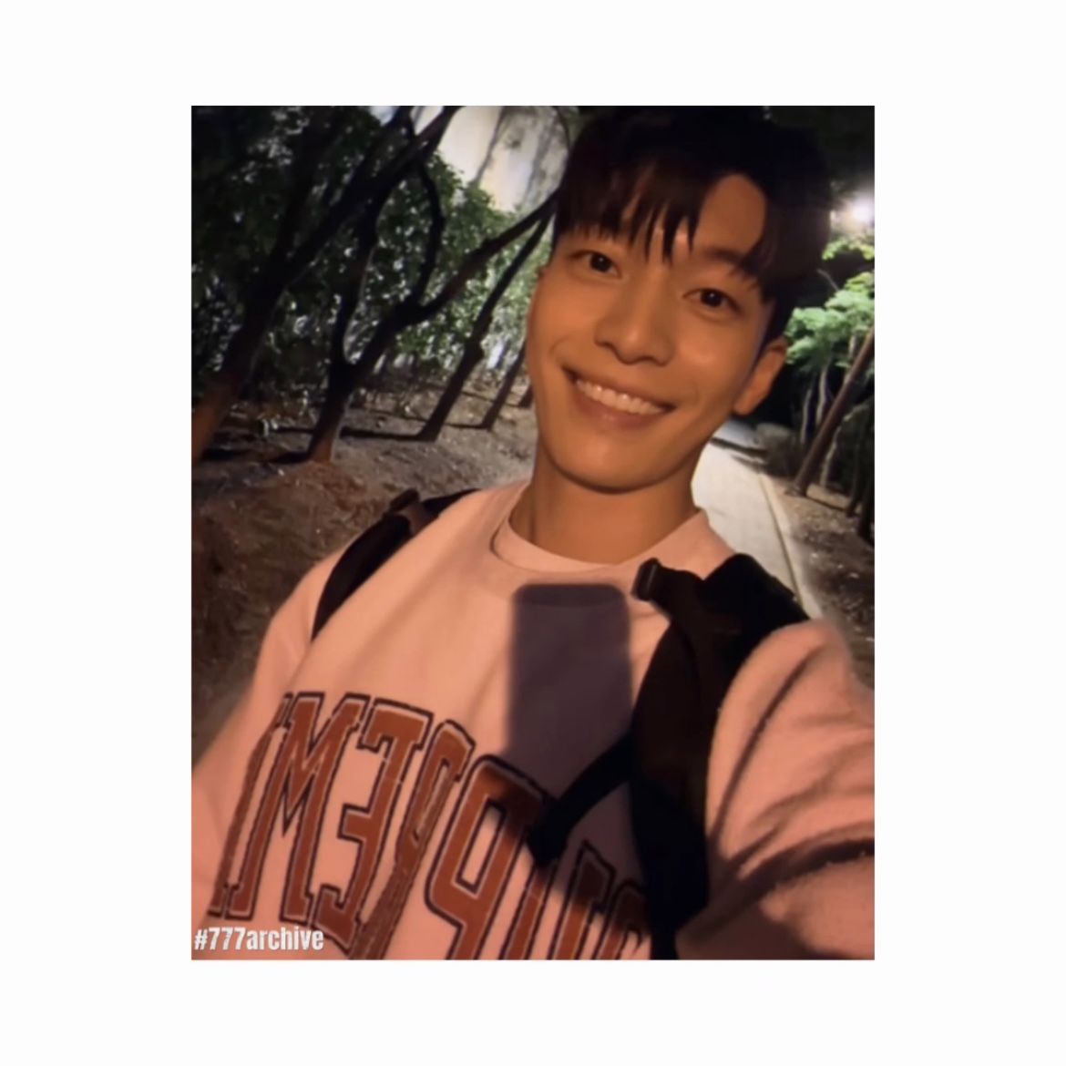 Supreme Inside Out Crewneck Ash Grey - 23FW 착용 스타일 - 1