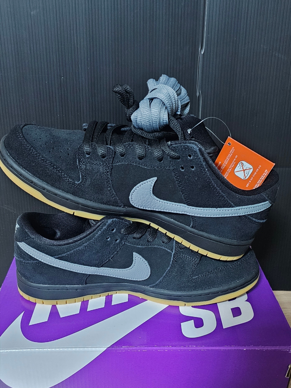 Nike SB Dunk Low Pro Black Cool Grey 착용 스타일 - 3