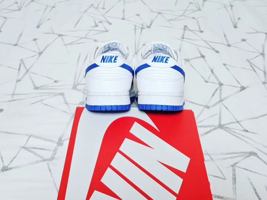 Nike Dunk Low Retro White Hyper Royal 착용 스타일 - 5