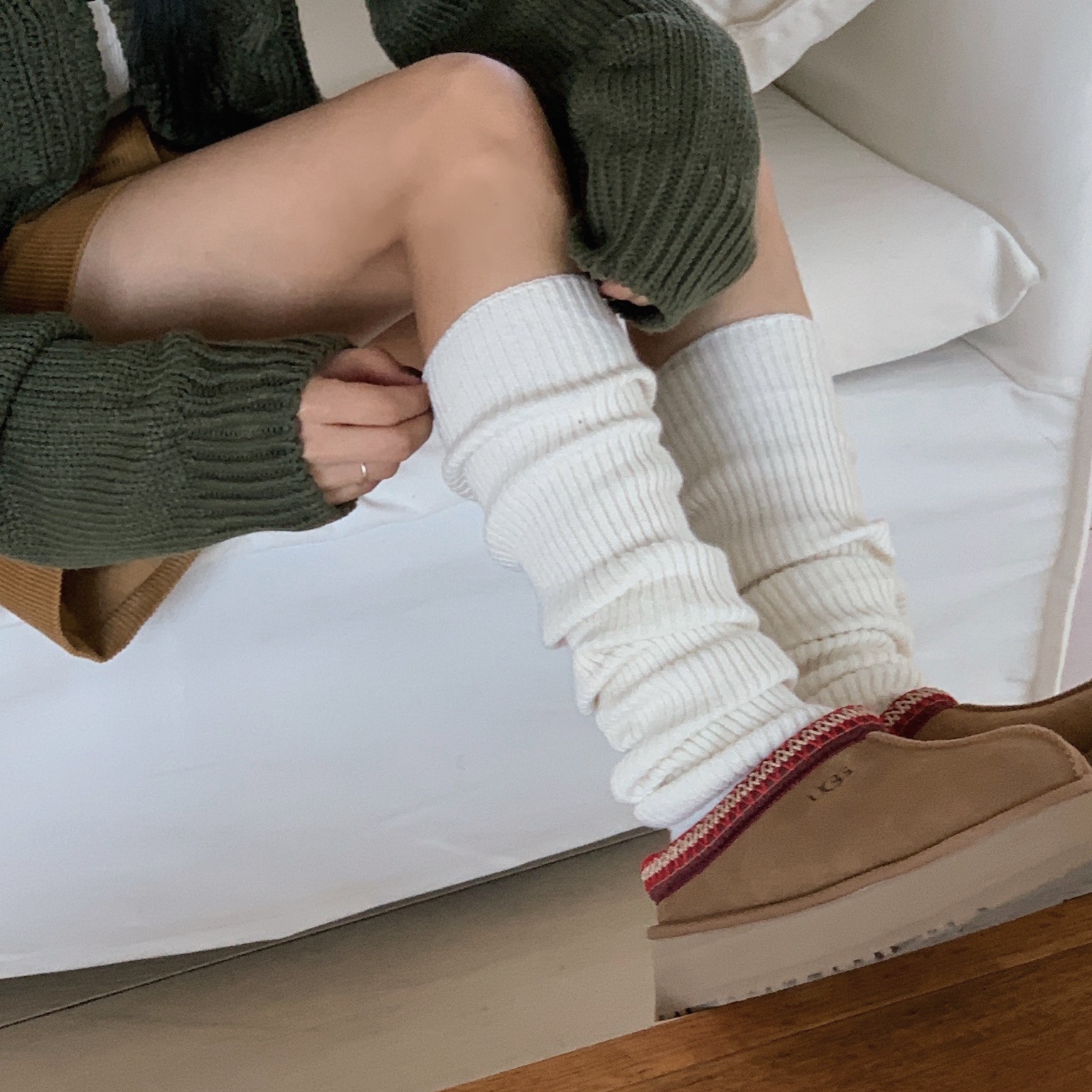 (W) UGG Tazz Slipper Chestnut 착용 스타일 - 1