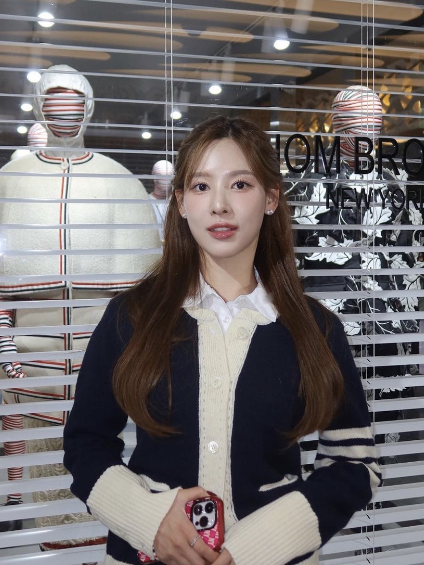 (W) Thom Browne Double Face Merino 4-Bar Cardigan Jacket Navy 착용 스타일