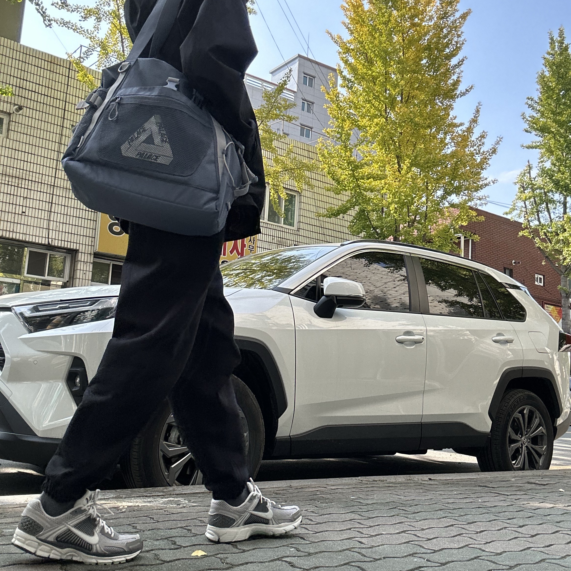 Palace Polartec 3M Jogger Black - 23FW, Palace Cordura Eco Hex Ripstop Shoulder Bag Slate Grey - 23FW 착용 스타일 - 4