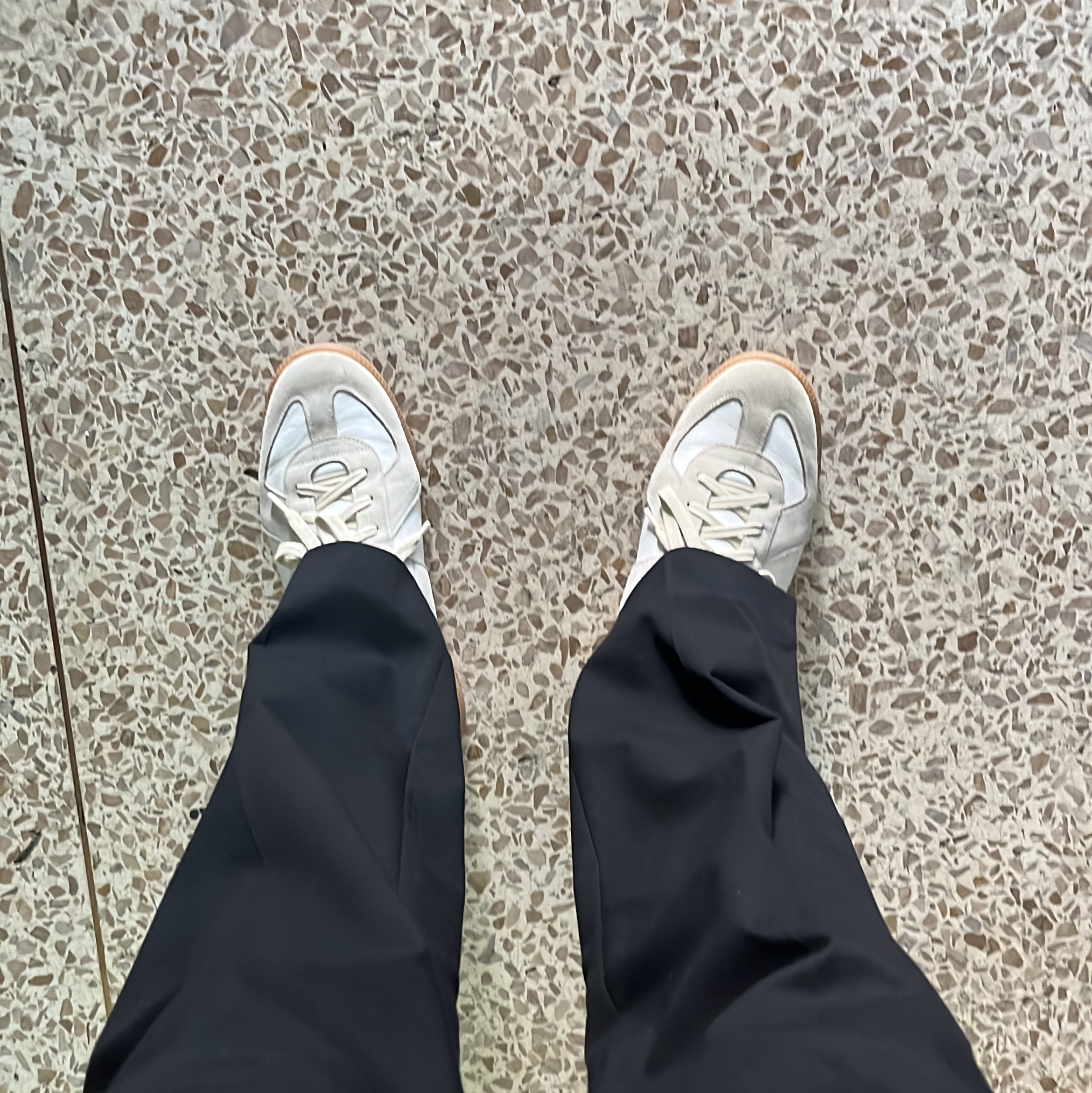 (W) Maison Margiela Calfskin Replica Sneakers White 착용 스타일