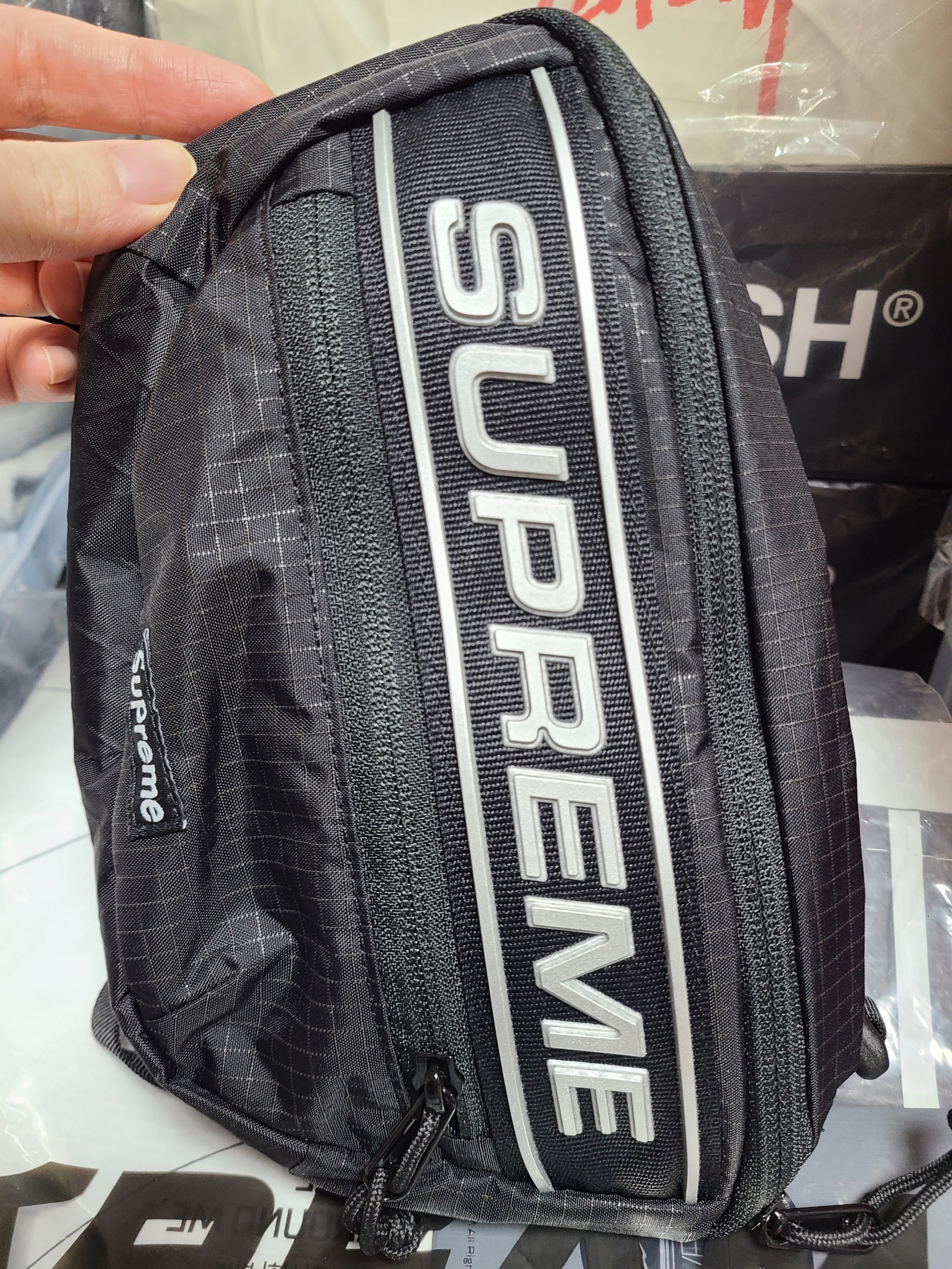 Supreme Waist Bag Black - 23FW 착용 스타일 - 2