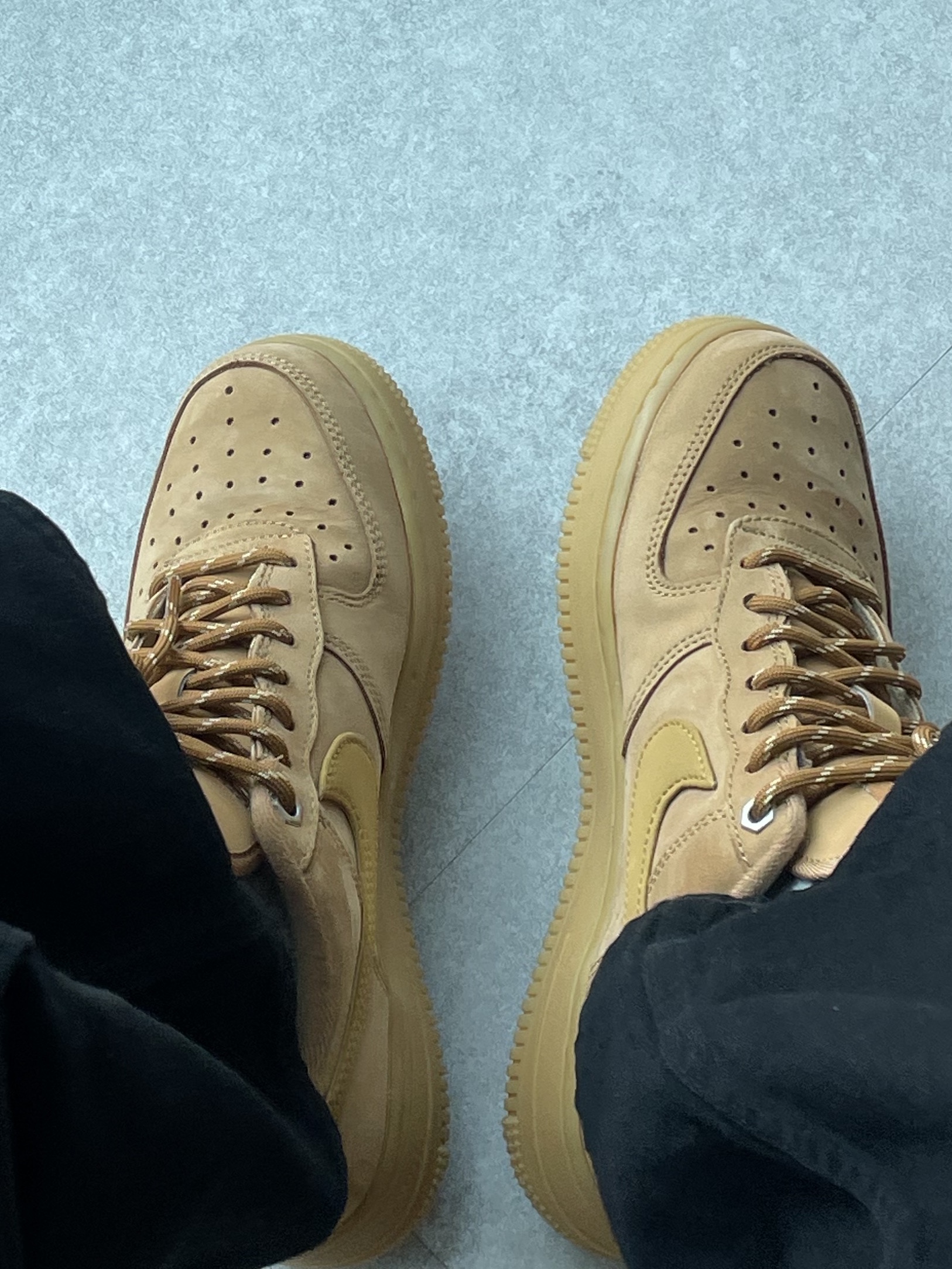 Nike Air Force 1 '07 WB Flax 착용 스타일 - 2