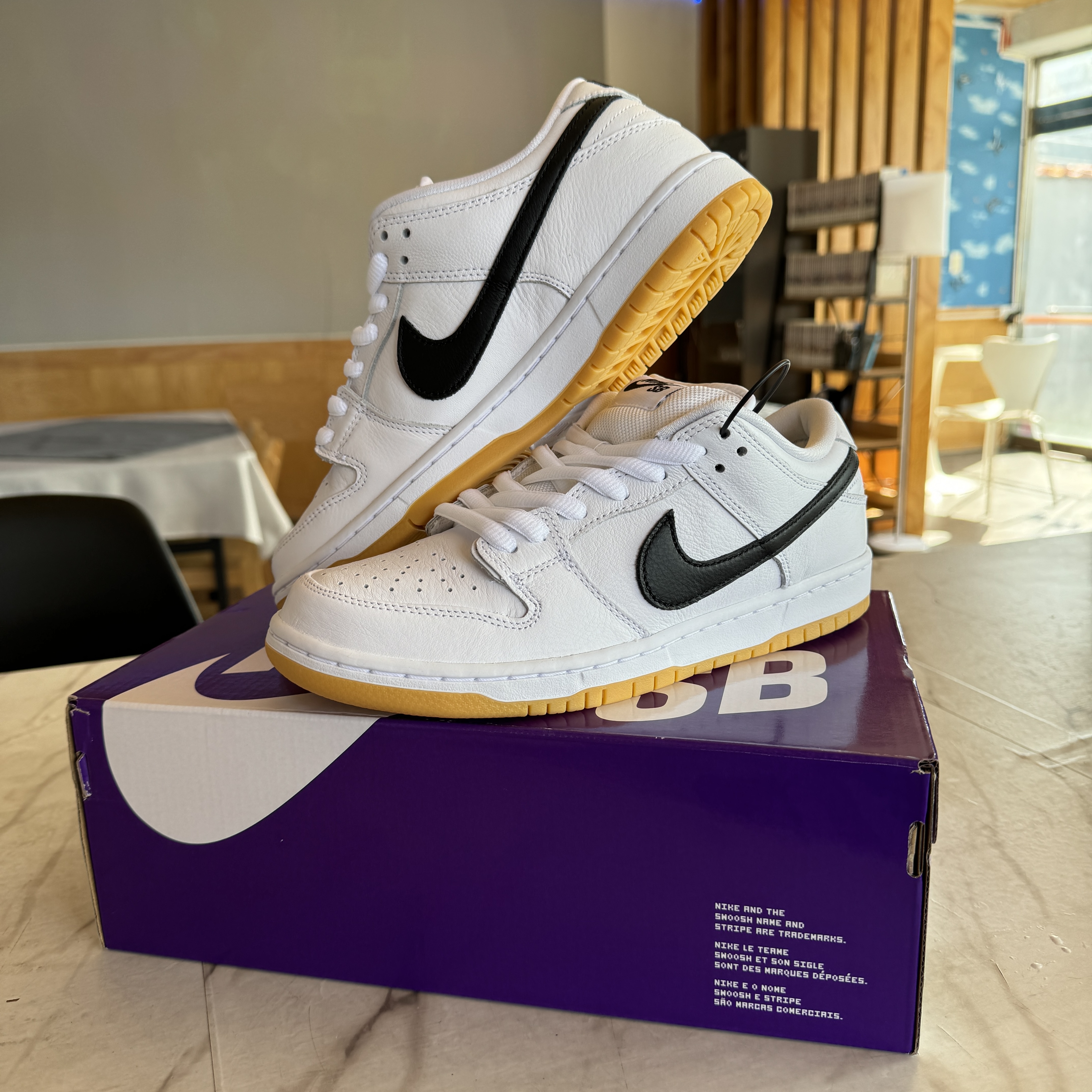 Nike SB Dunk Low Pro White and Gum Light Brown 착용 스타일 - 4