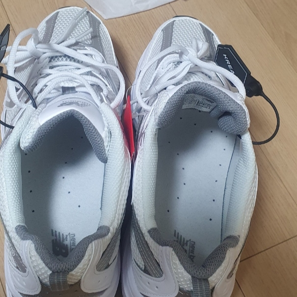 New Balance 530 White Silver 착용 스타일