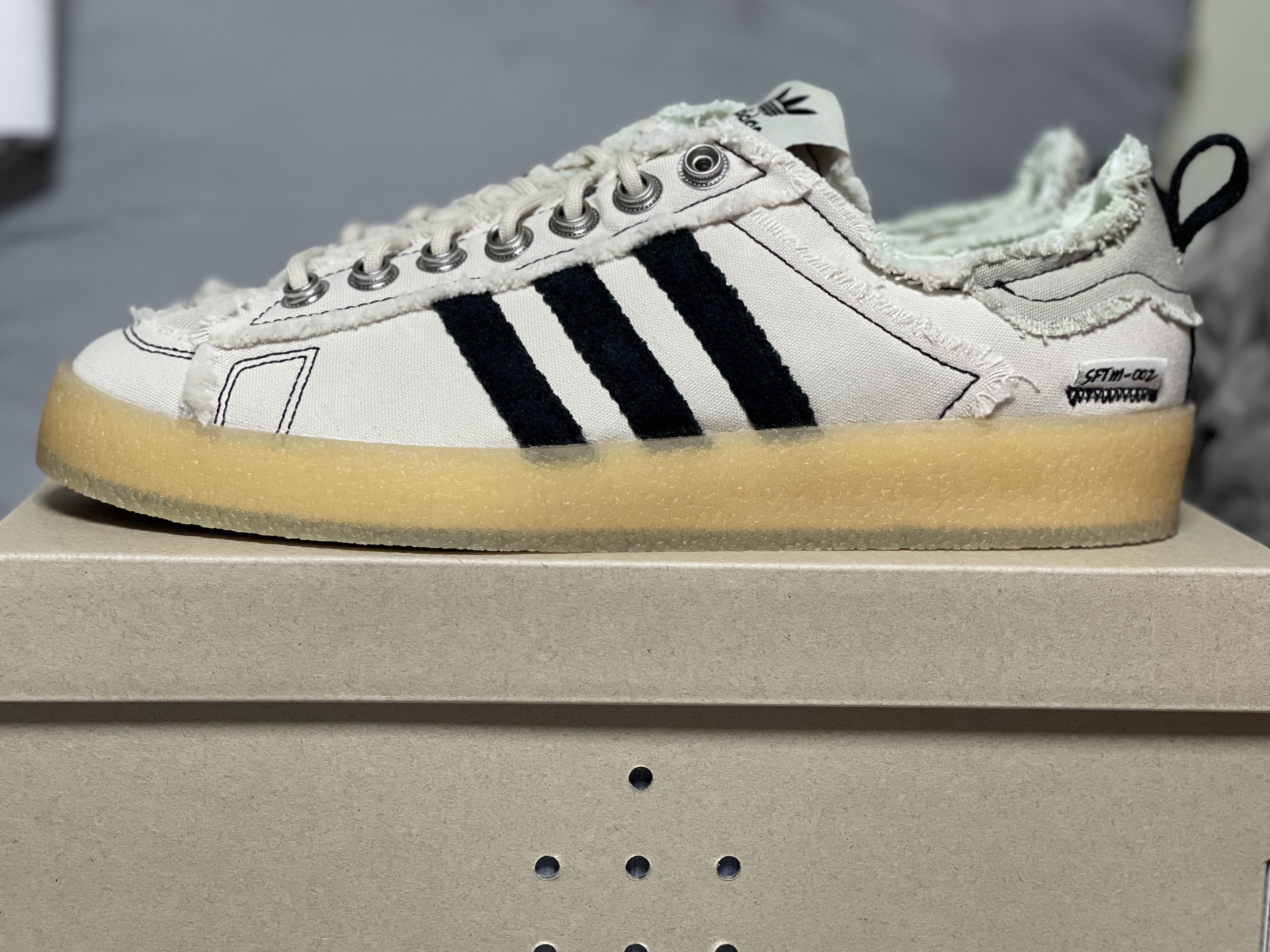 Adidas x Song for the Mute Campus 80s Bliss Core Black 착용 스타일 - 2