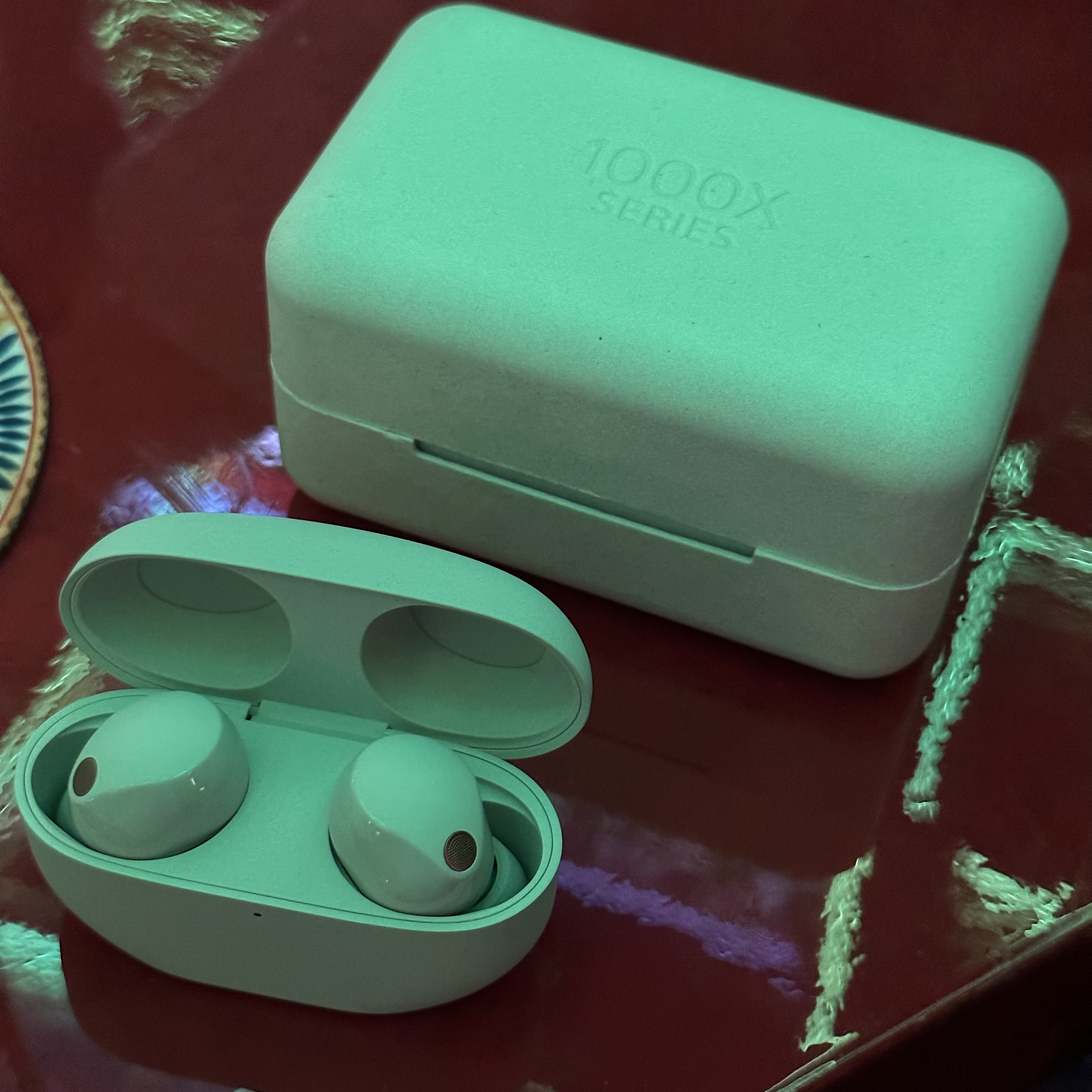 [사은품 증정] Sony WF-1000XM5 Platinum Silver (Sony Korea Ver.), Sony WF-1000XM5 Platinum Silver (Korean Ver.) 착용 스타일 - 3